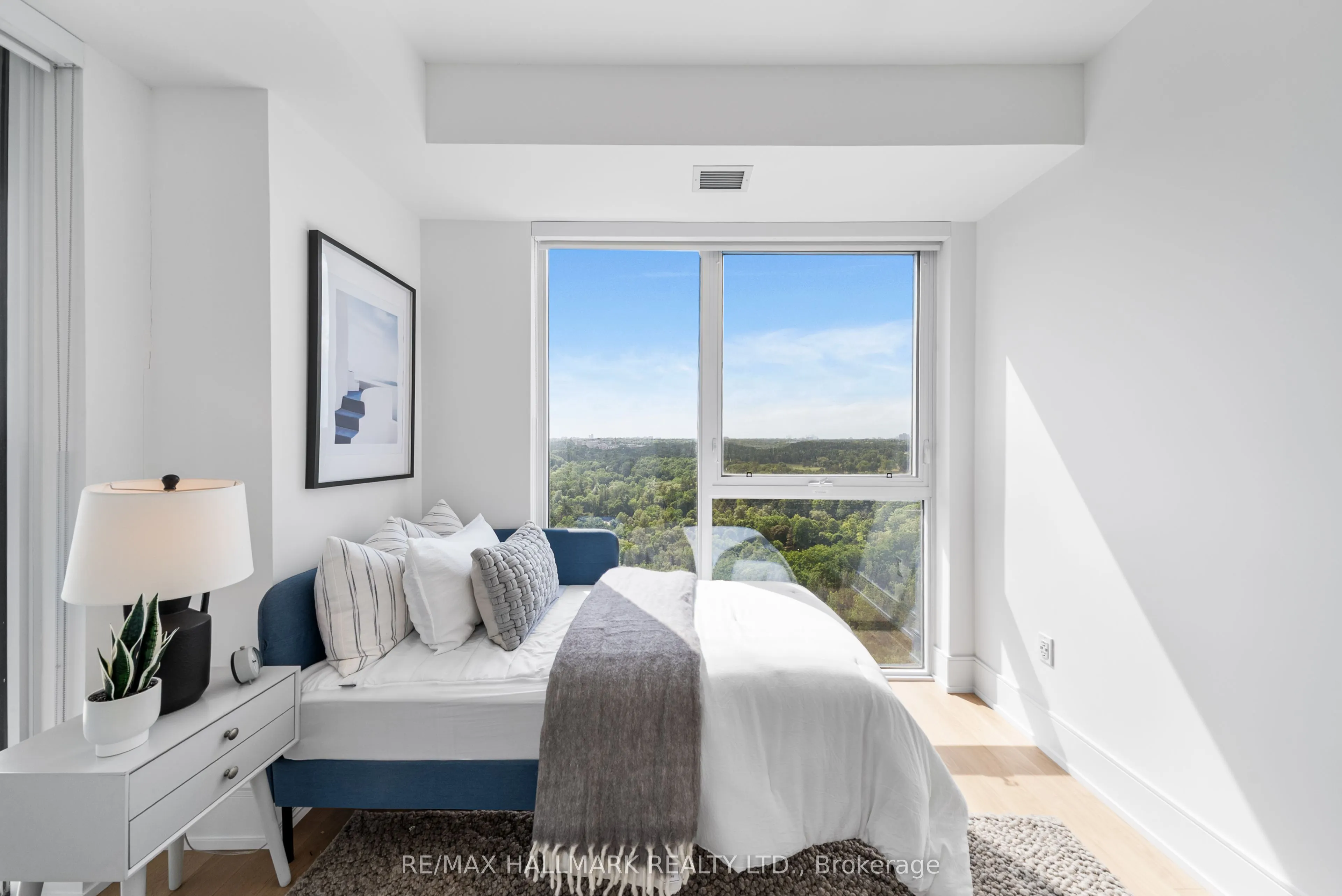 10 Inn On The Park Drive, #1710