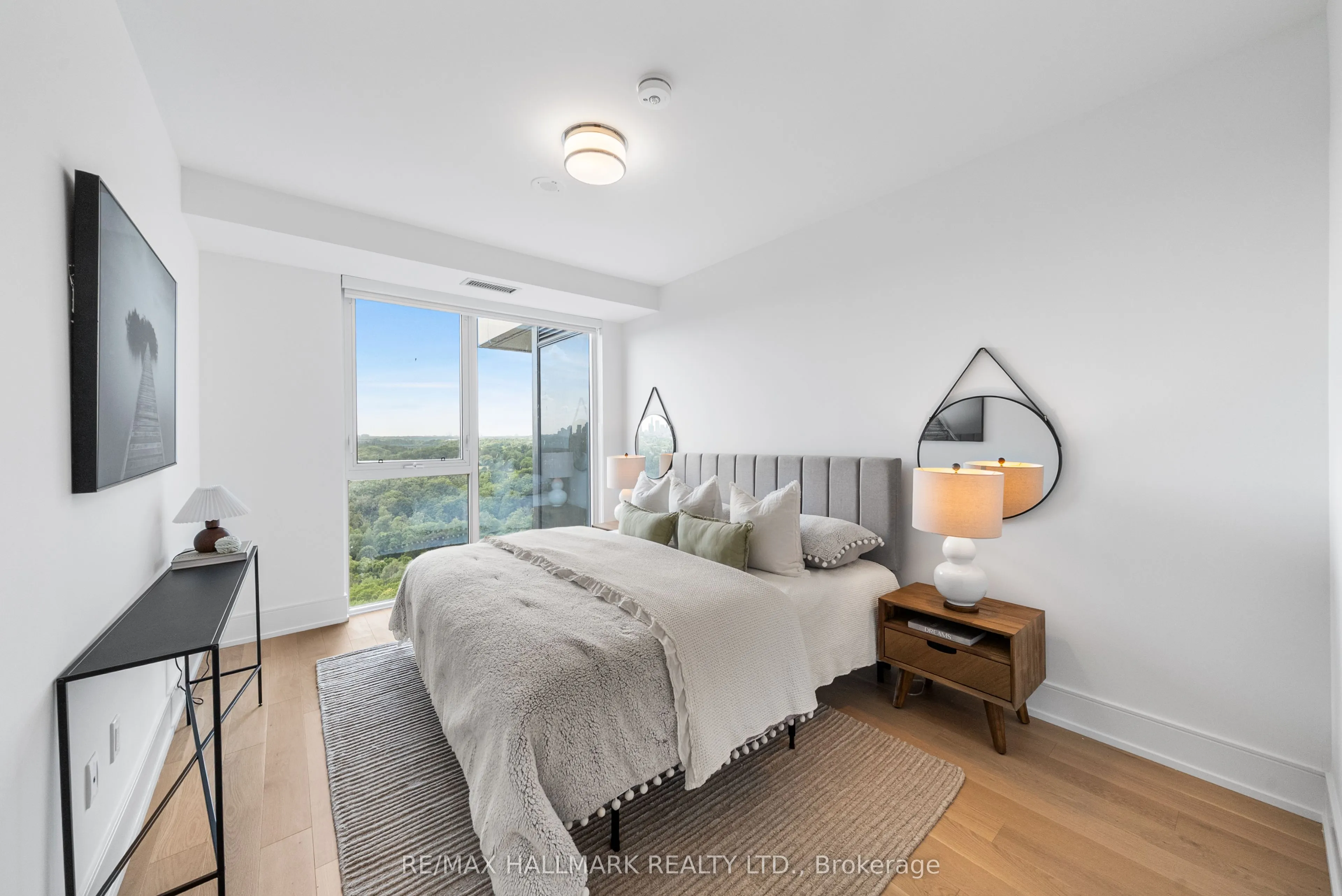 10 Inn On The Park Drive, #1710