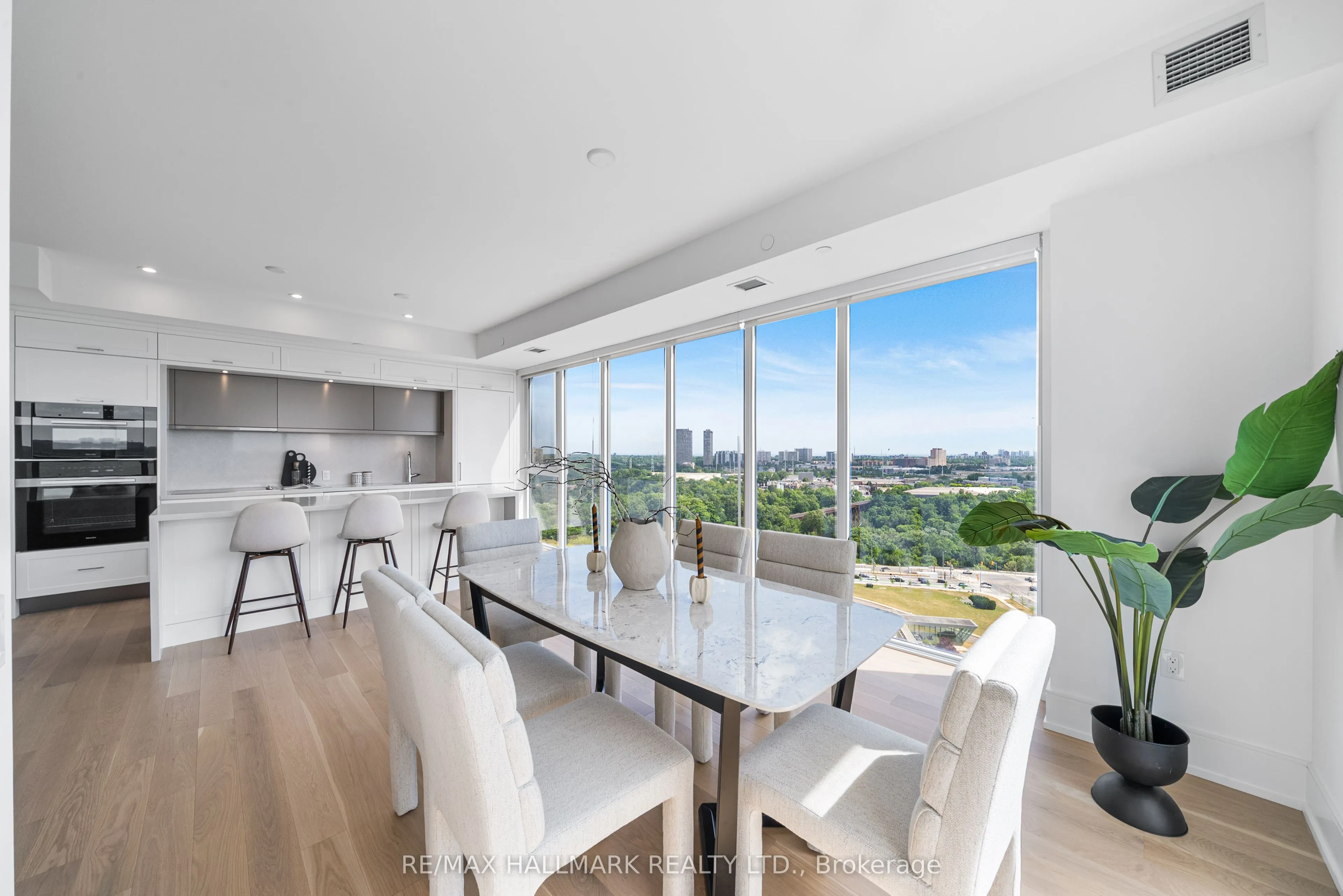 10 Inn On The Park Drive, #1710