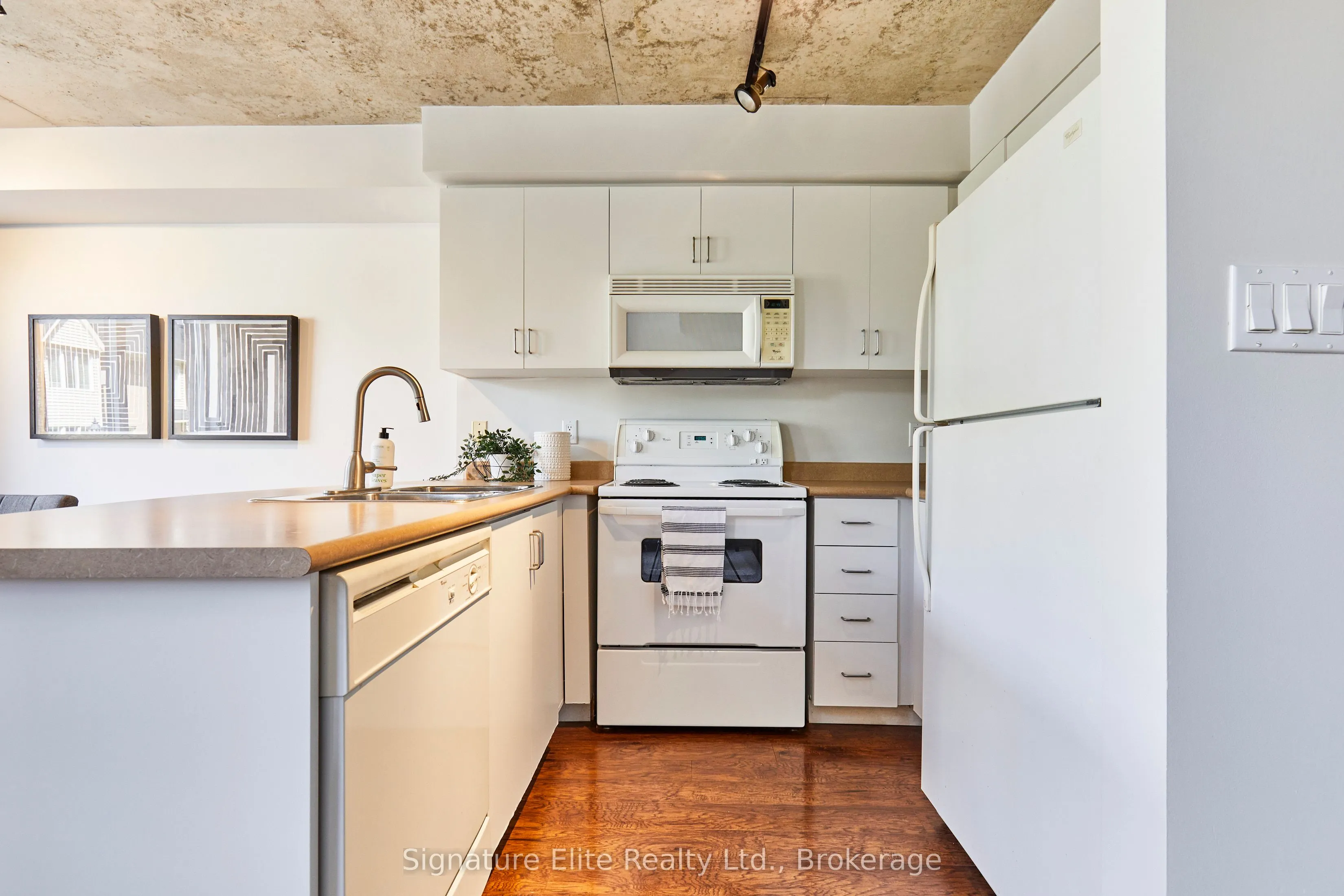 800 King Street W, #201