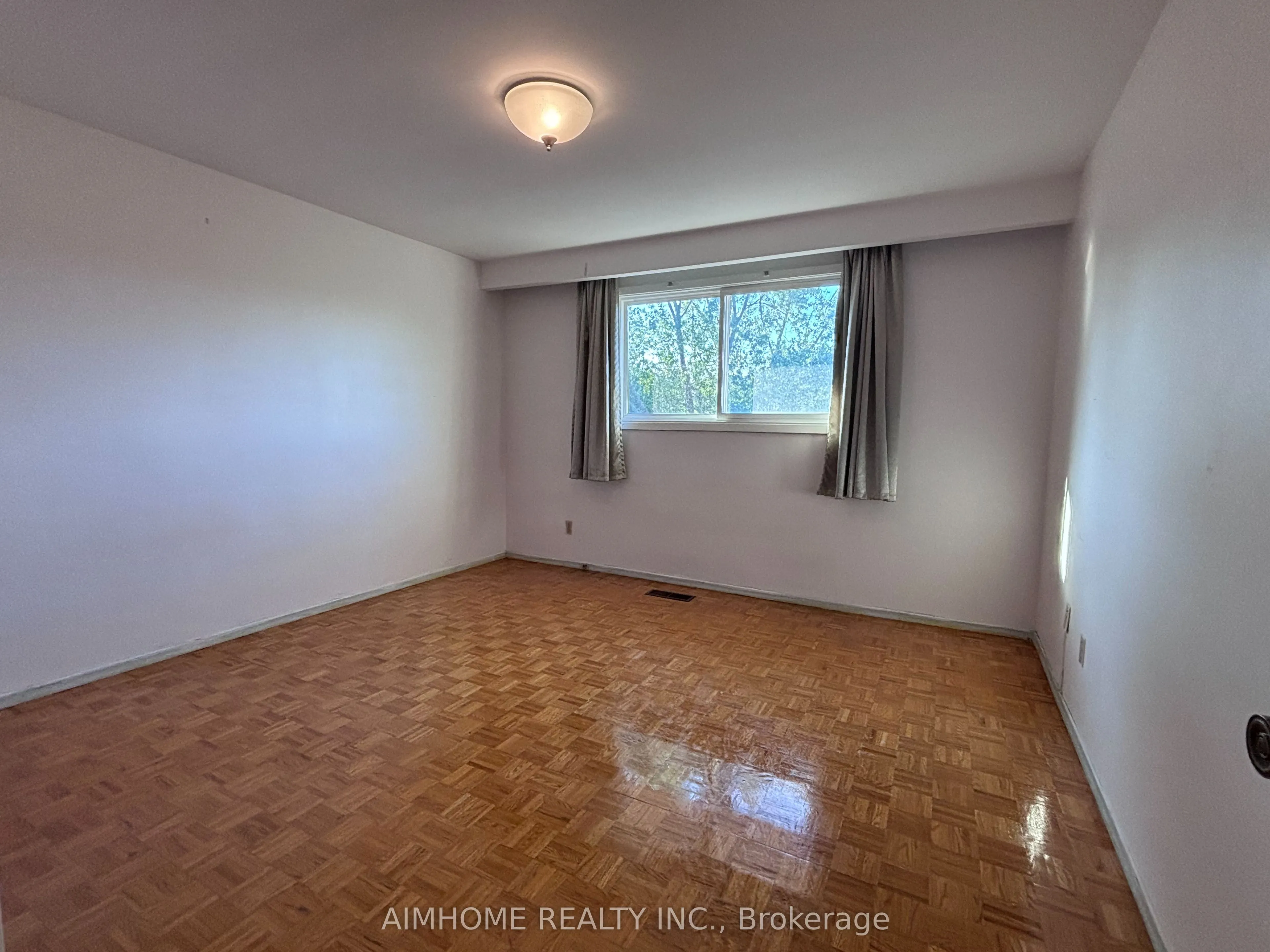 86 James Gray Drive, #Upper