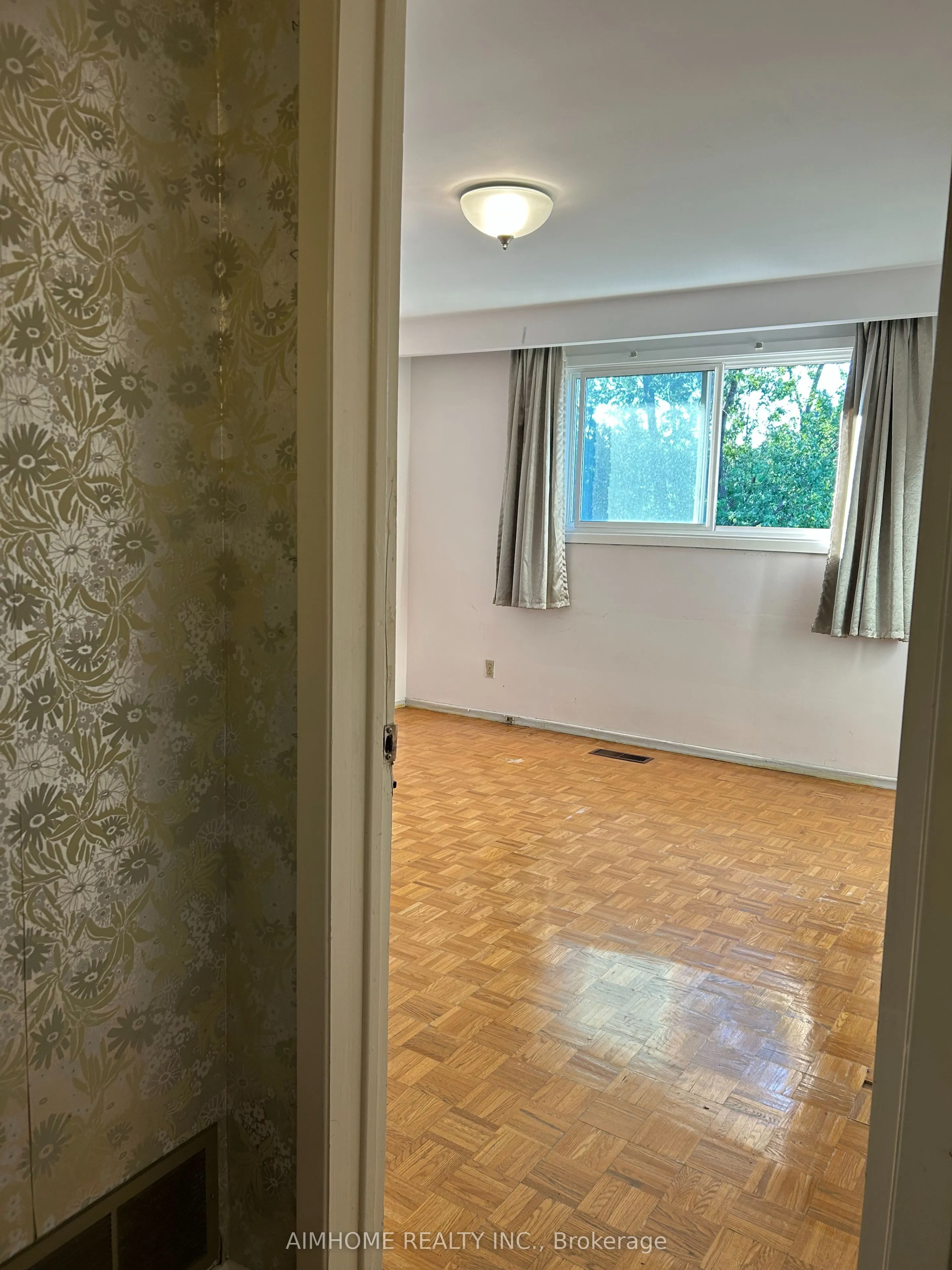 86 James Gray Drive, #Upper