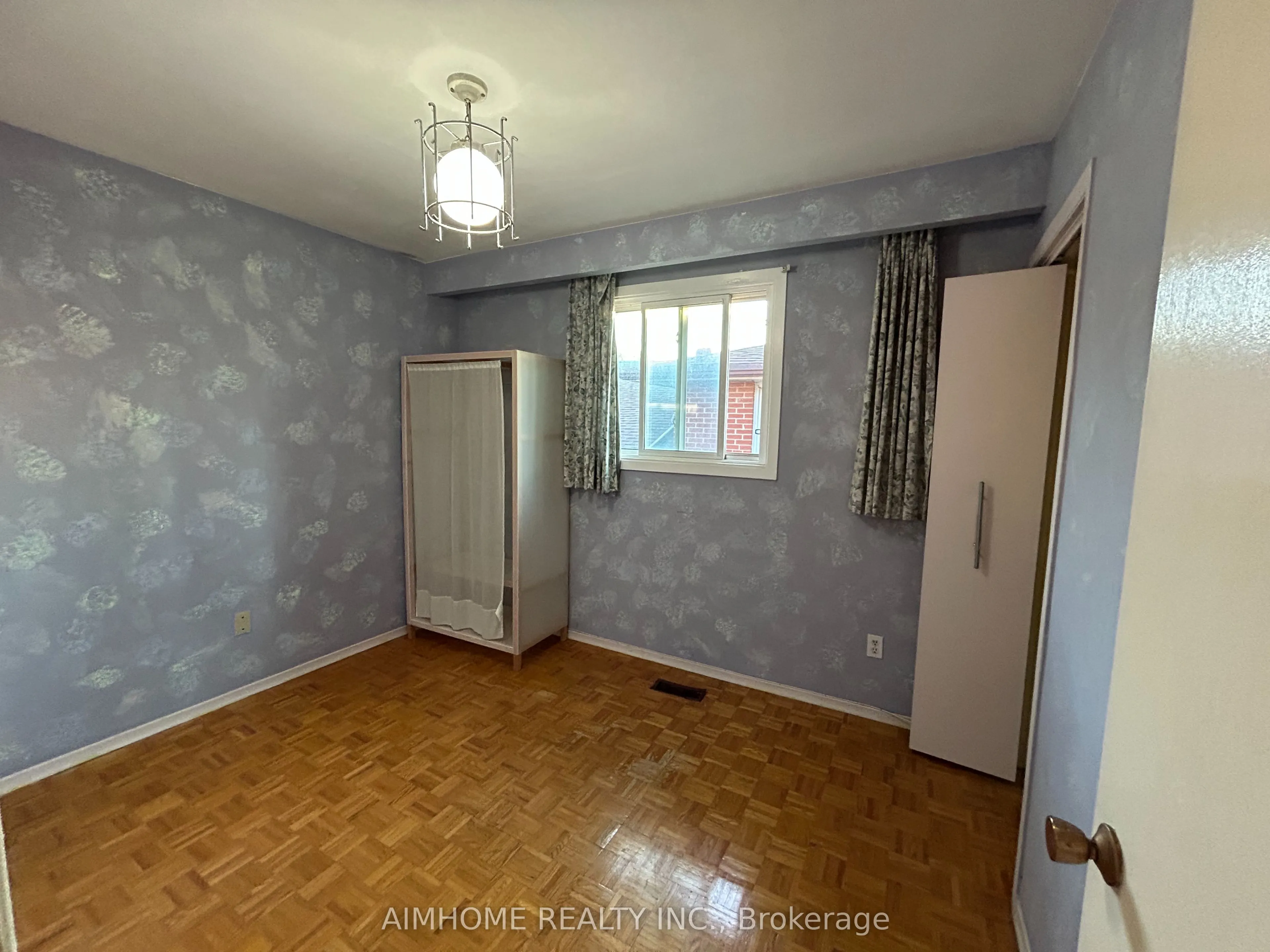 86 James Gray Drive, #Upper