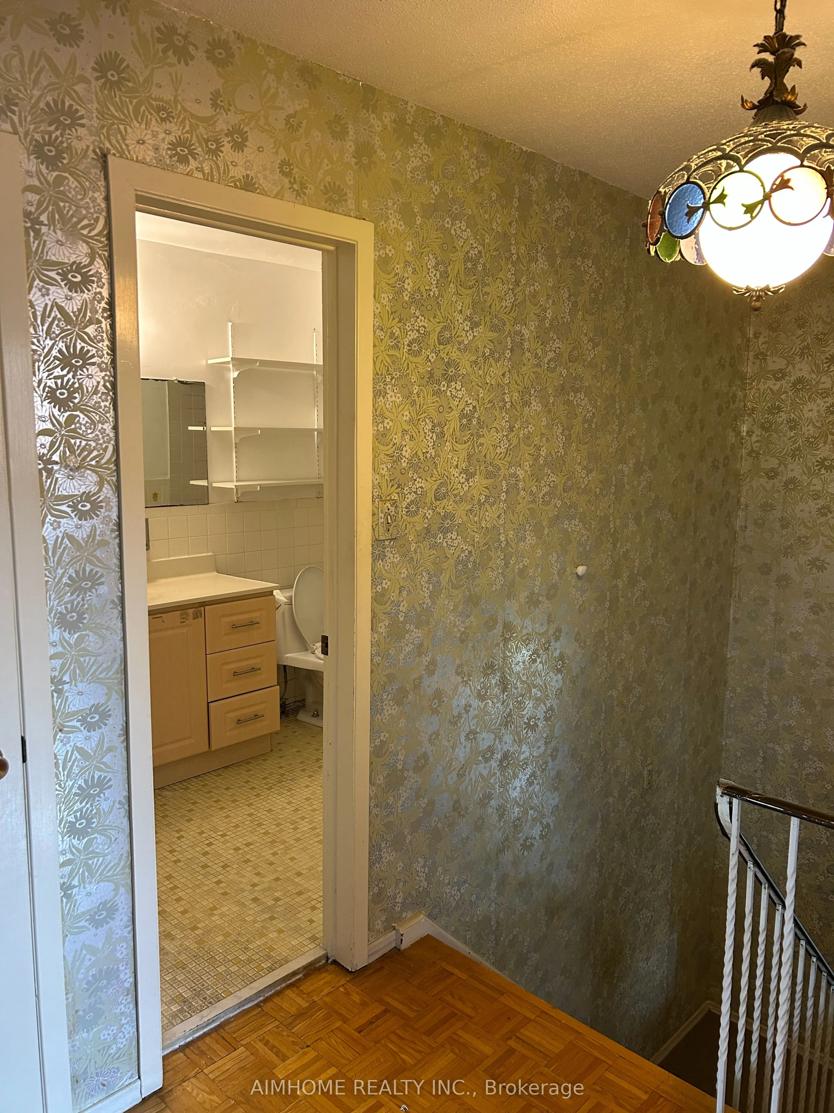 86 James Gray Drive, #Upper