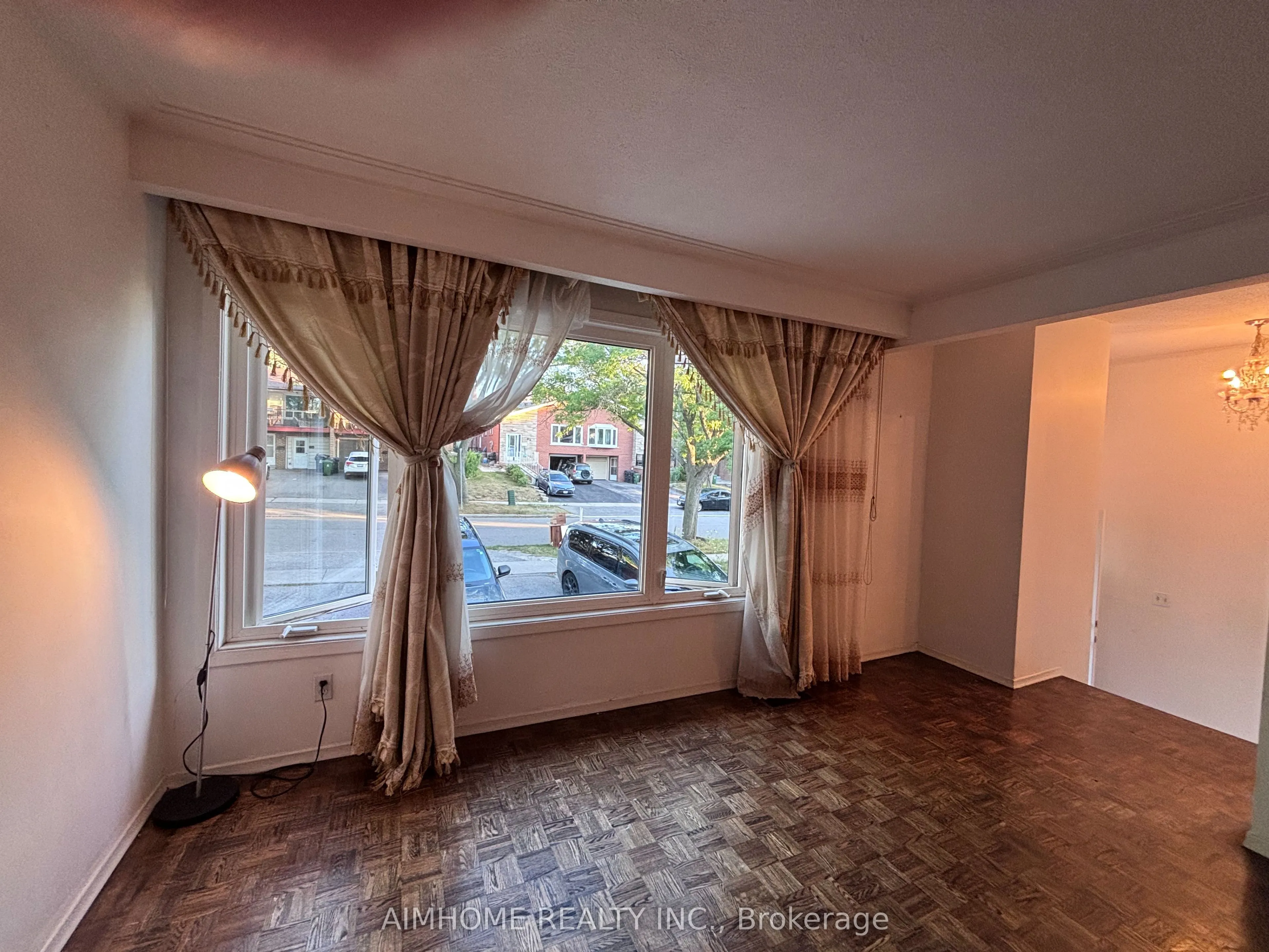 86 James Gray Drive, #Upper