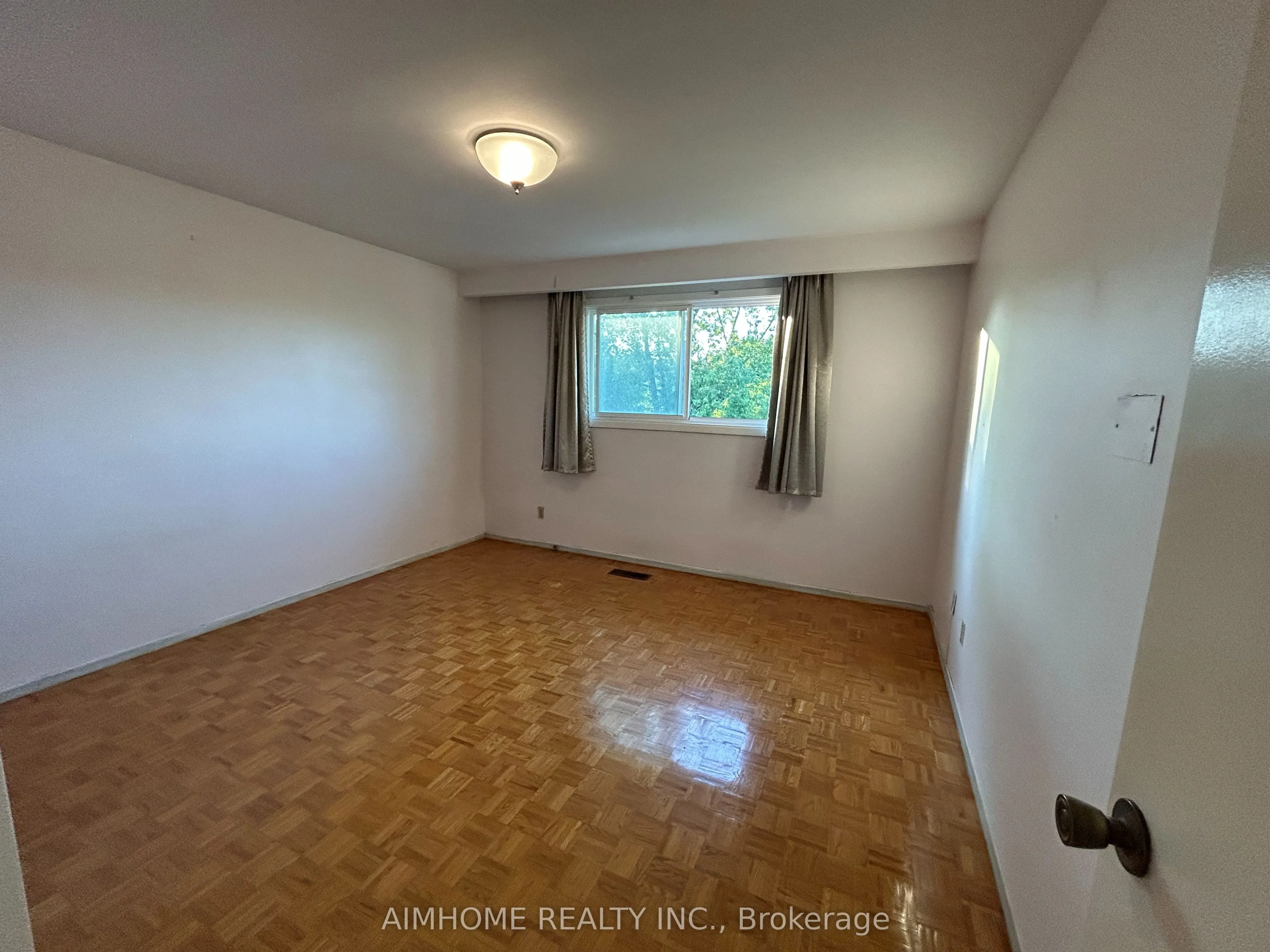 86 James Gray Drive, #Upper