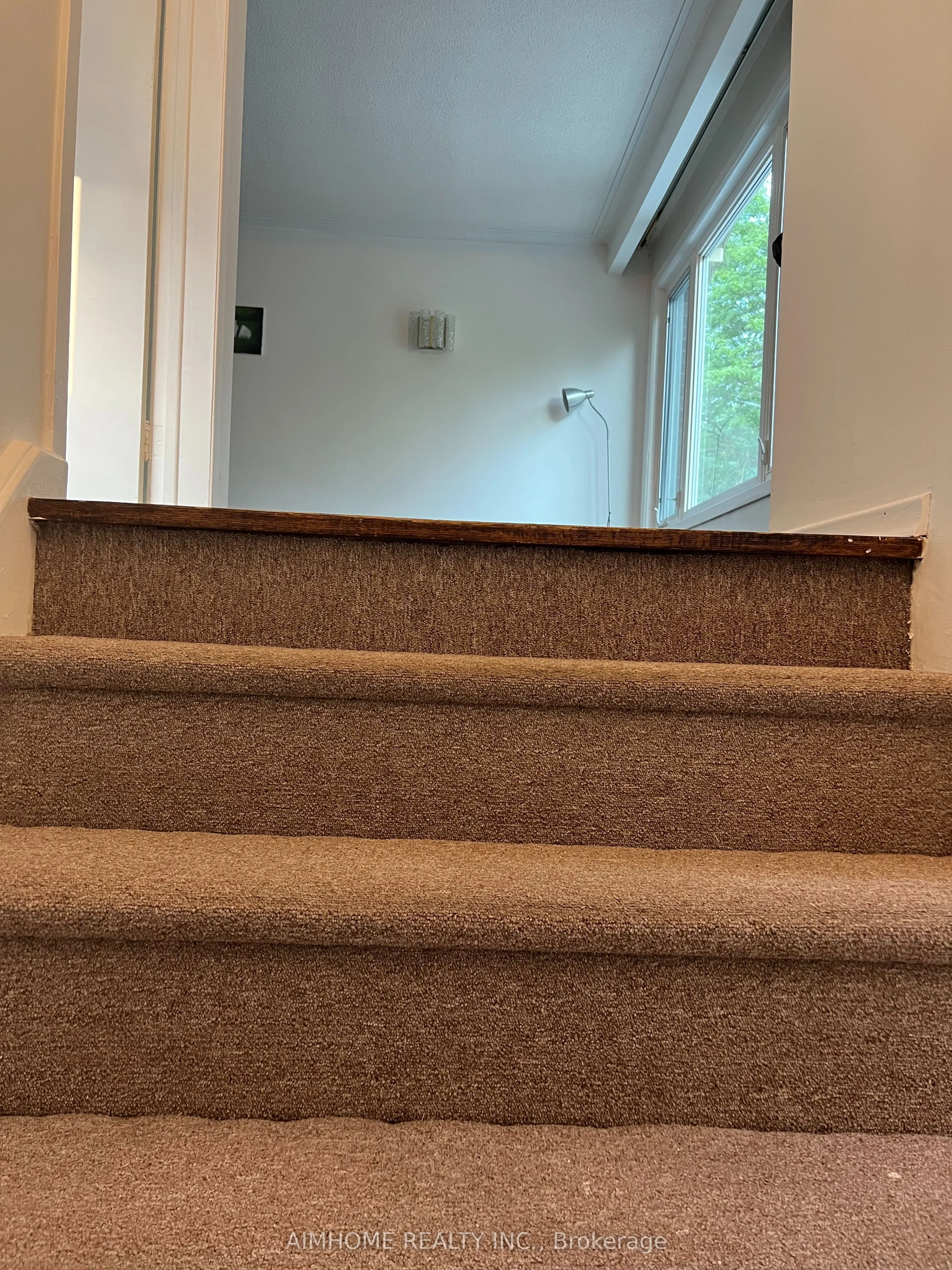 86 James Gray Drive, #Upper