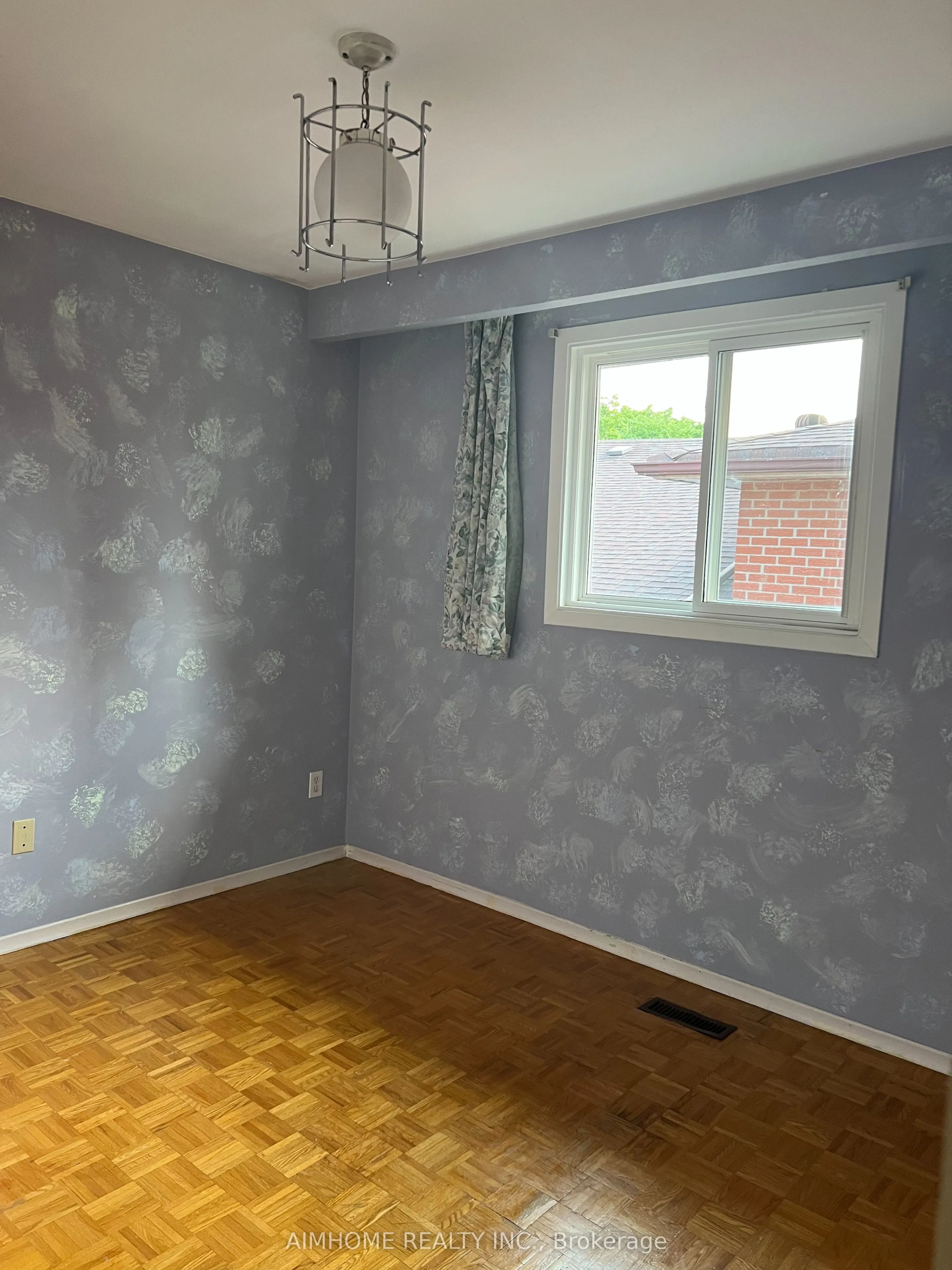 86 James Gray Drive, #Upper