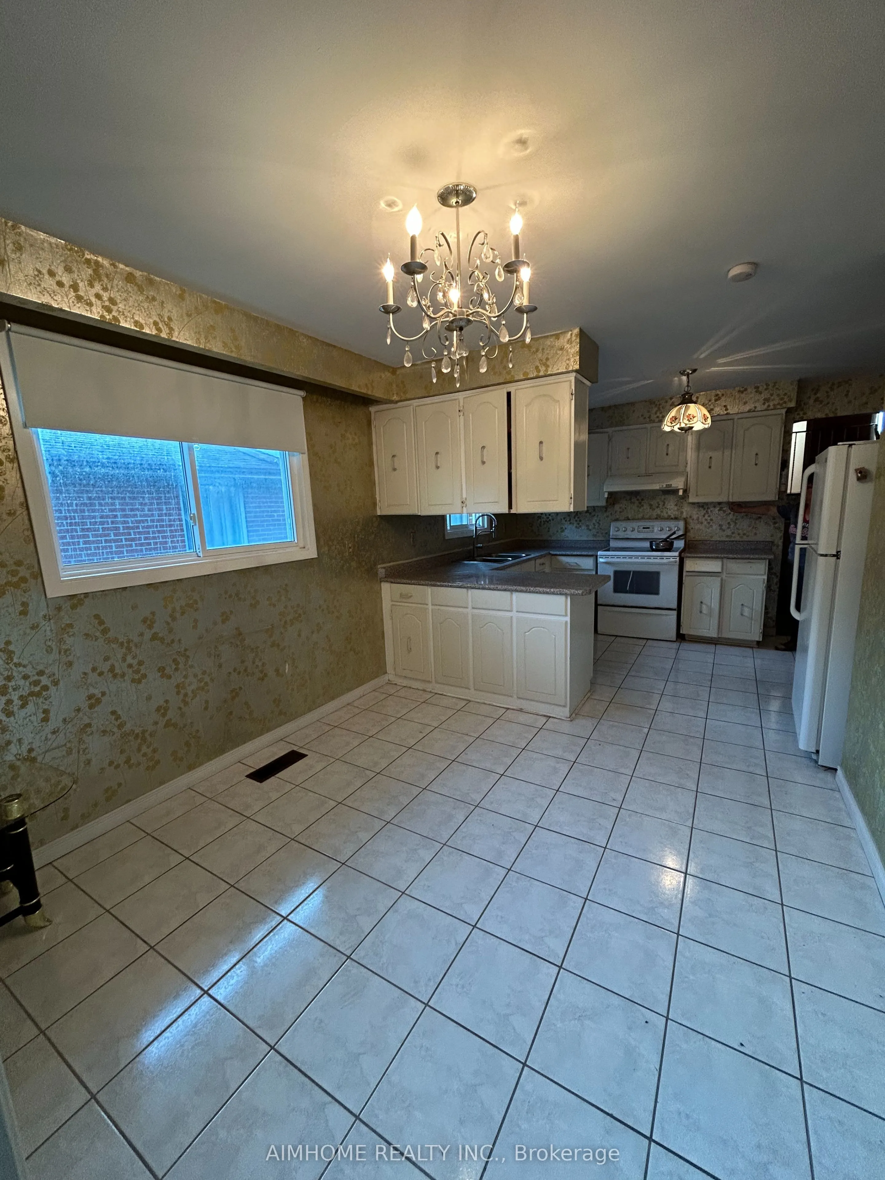 86 James Gray Drive, #Upper