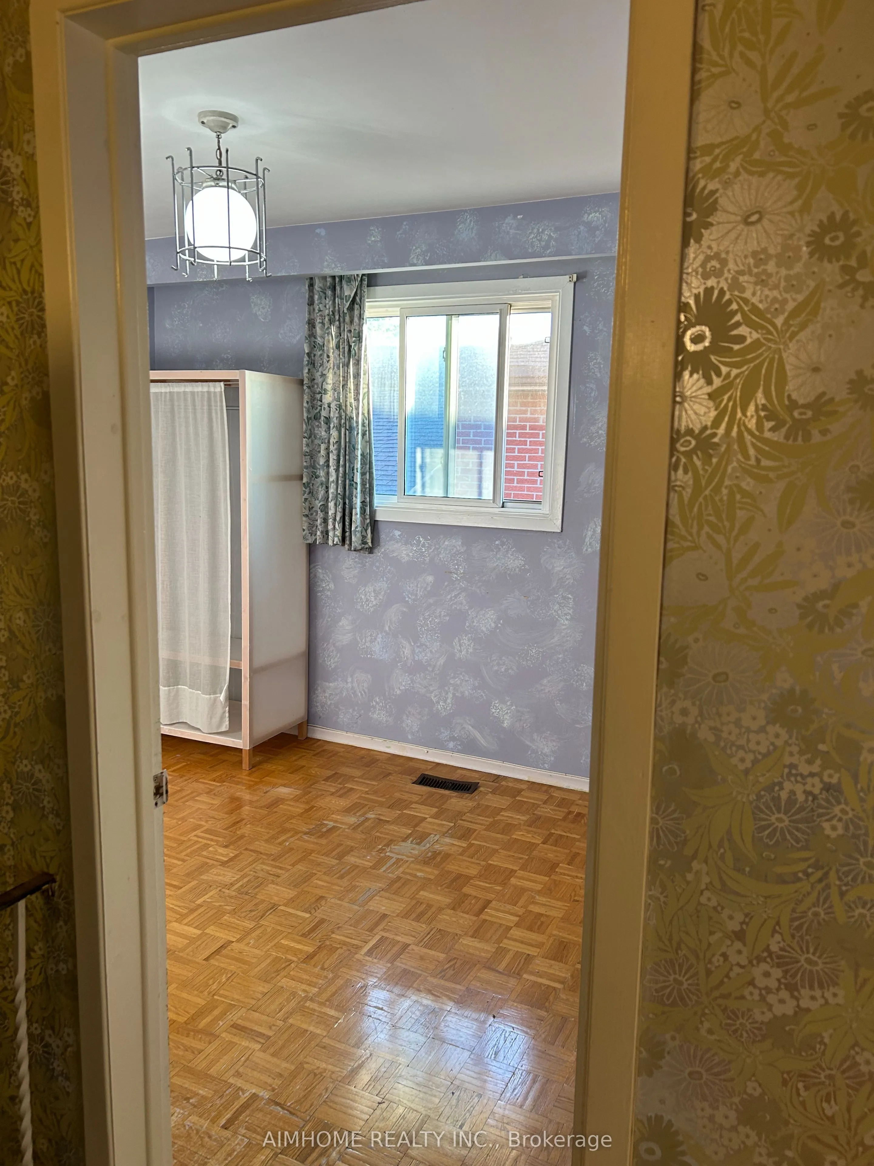 86 James Gray Drive, #Upper