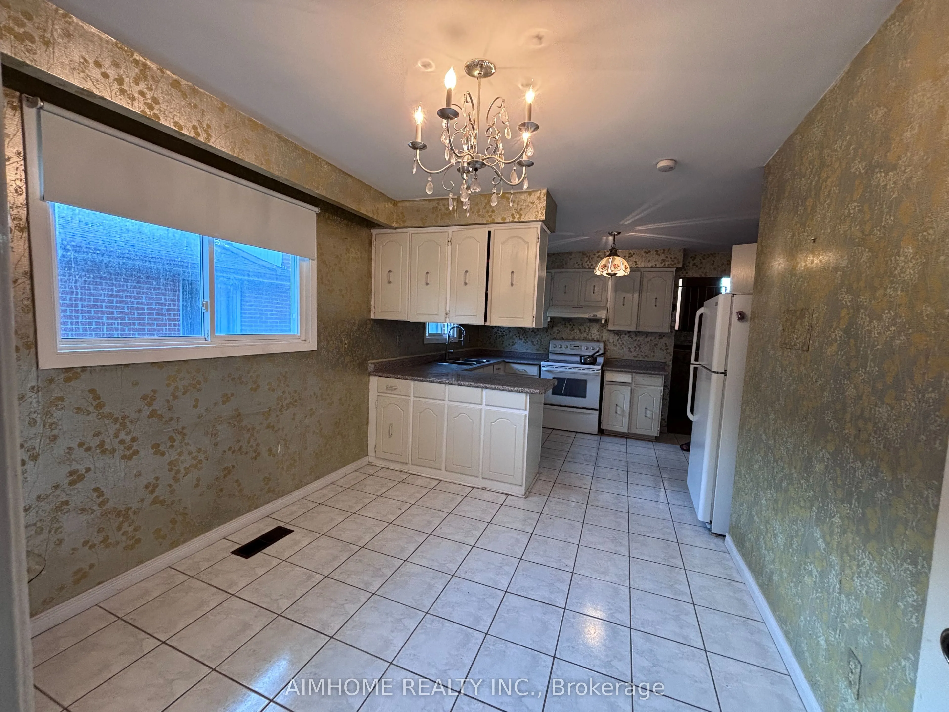 86 James Gray Drive, #Upper