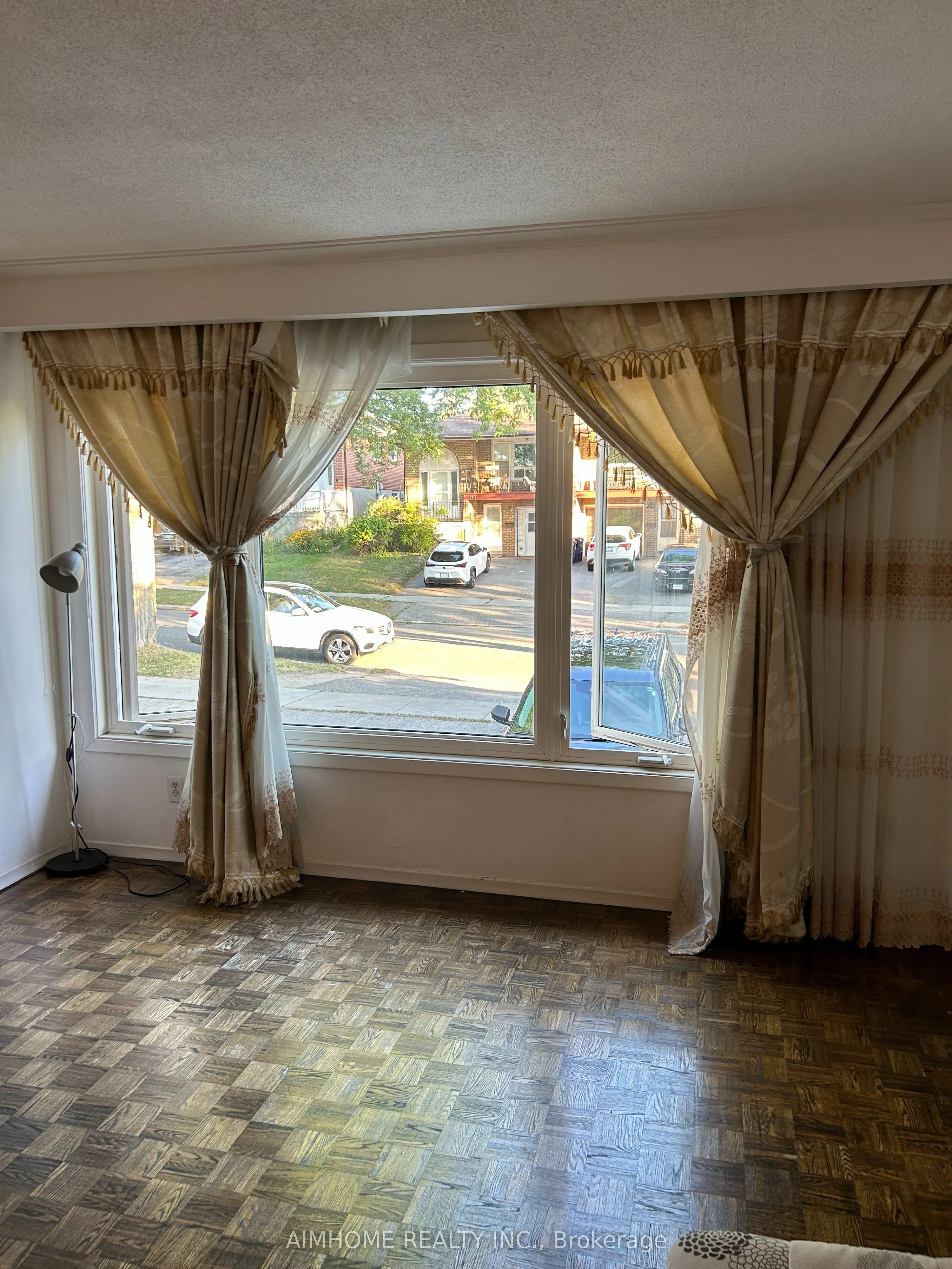 86 James Gray Drive, #Upper