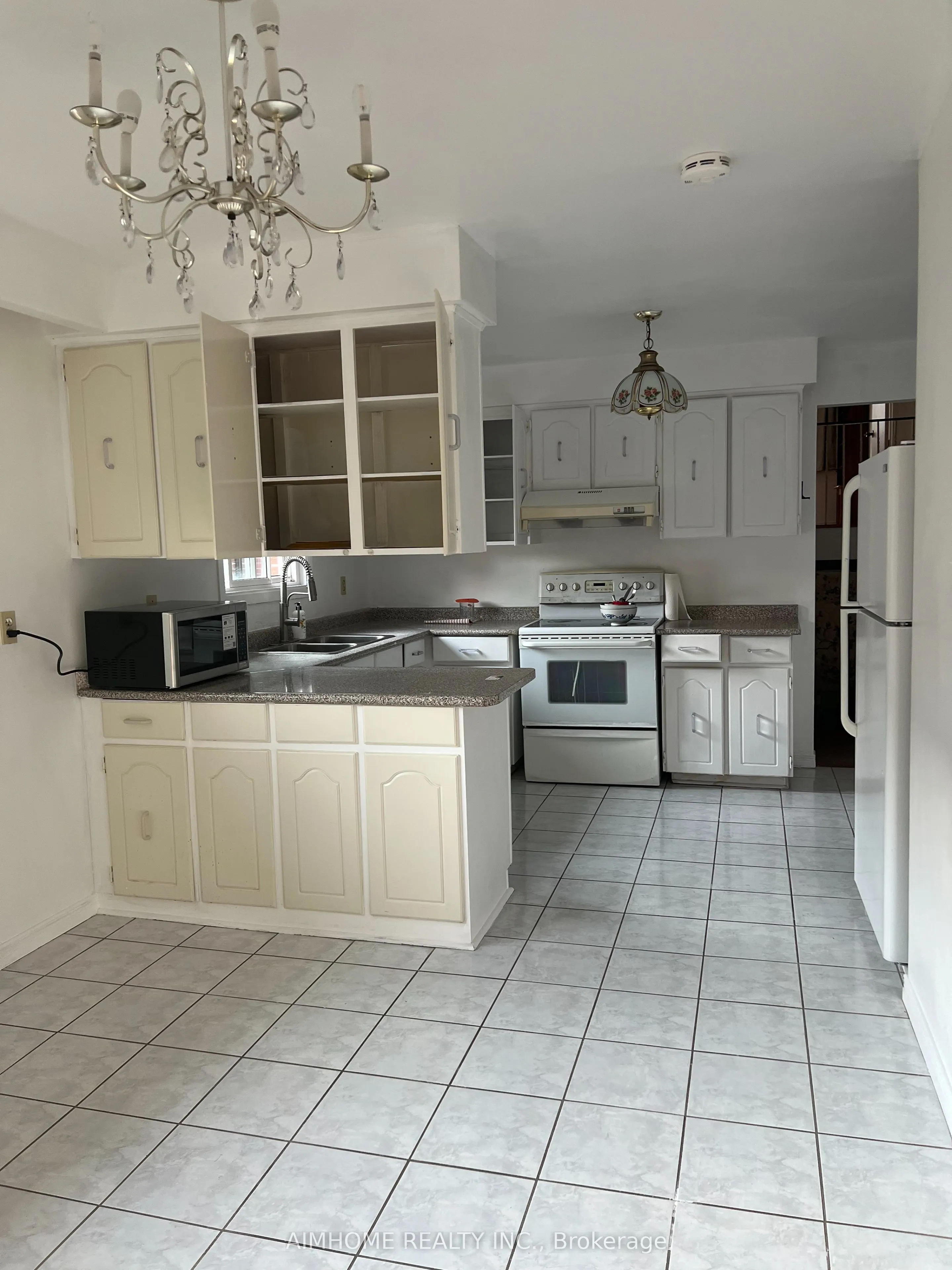 86 James Gray Drive, #Upper