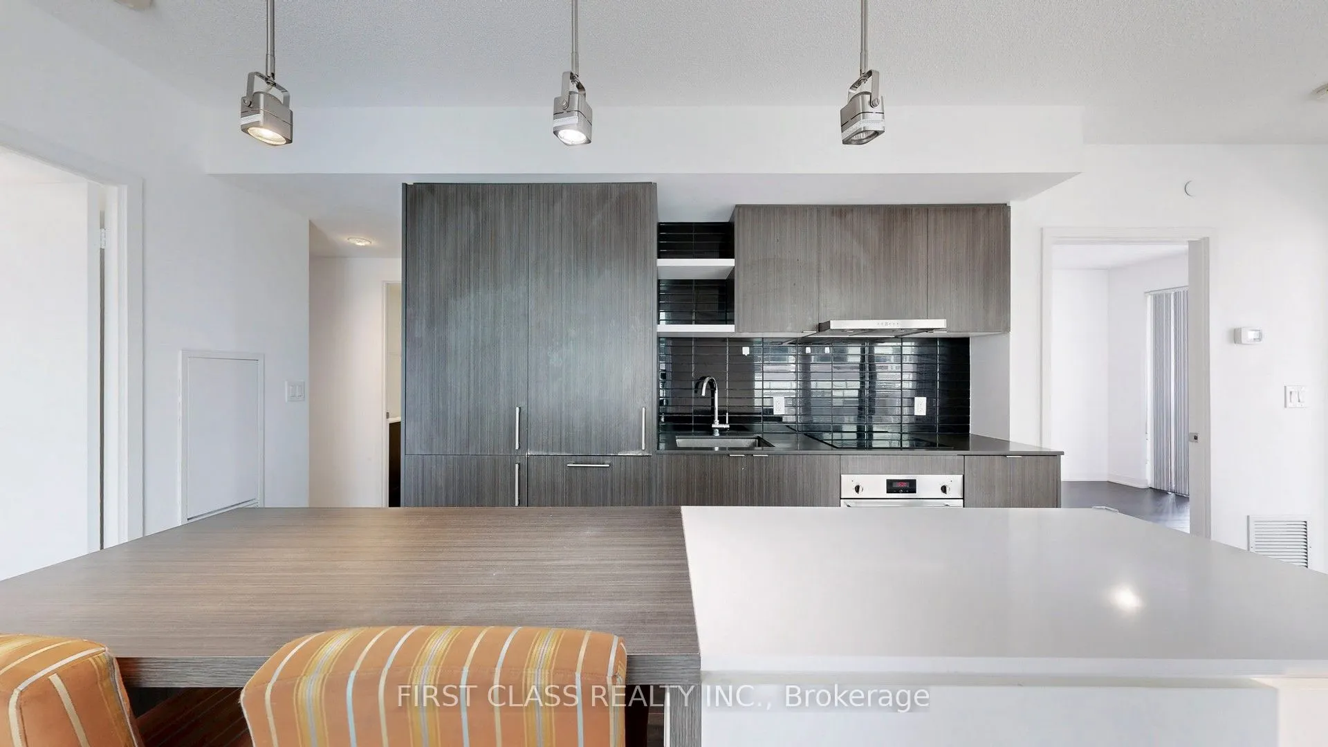 100 Harbour Street, #1210