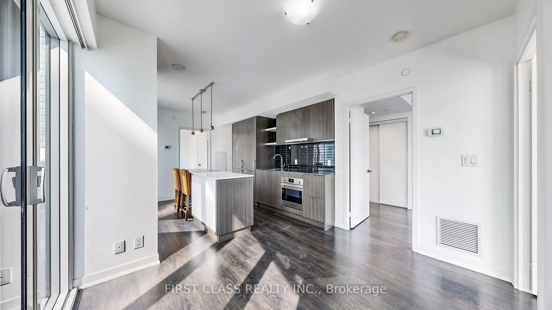 100 Harbour Street, #1210