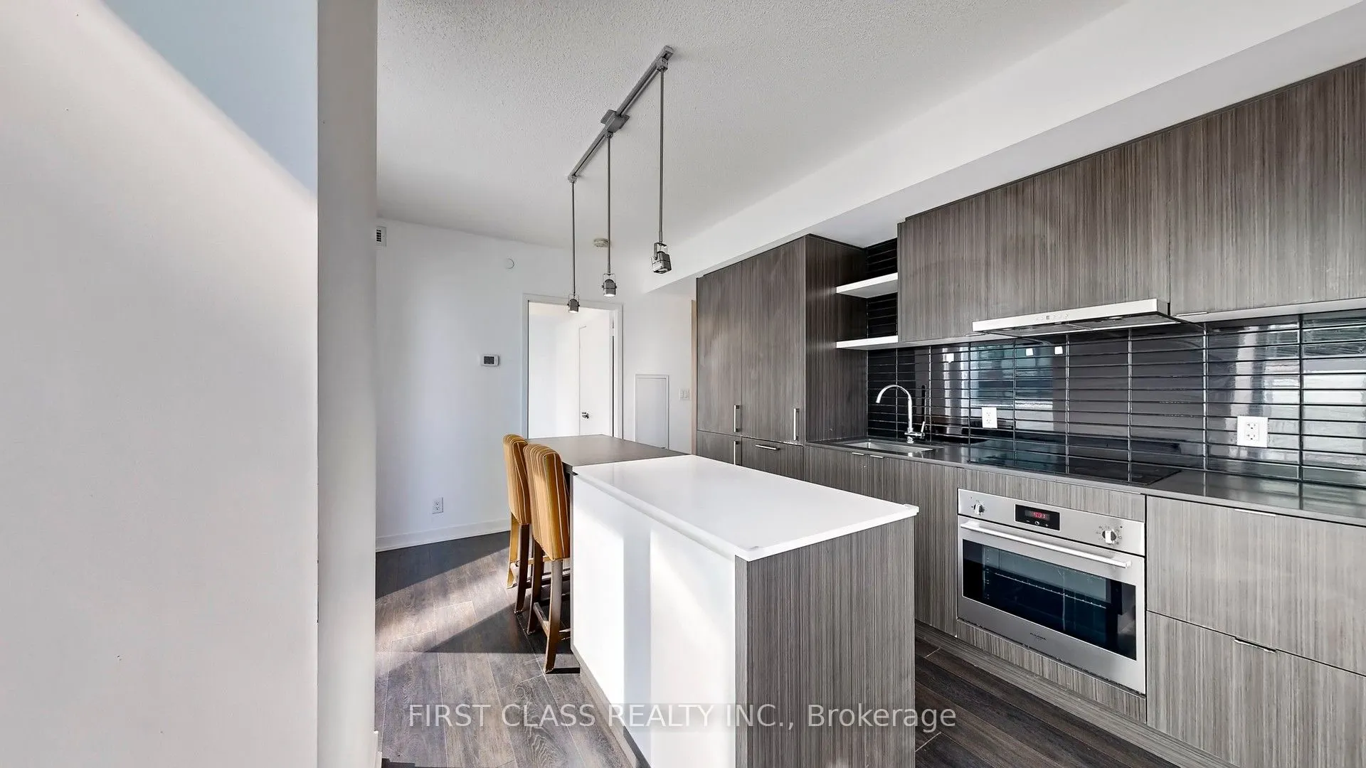 100 Harbour Street, #1210