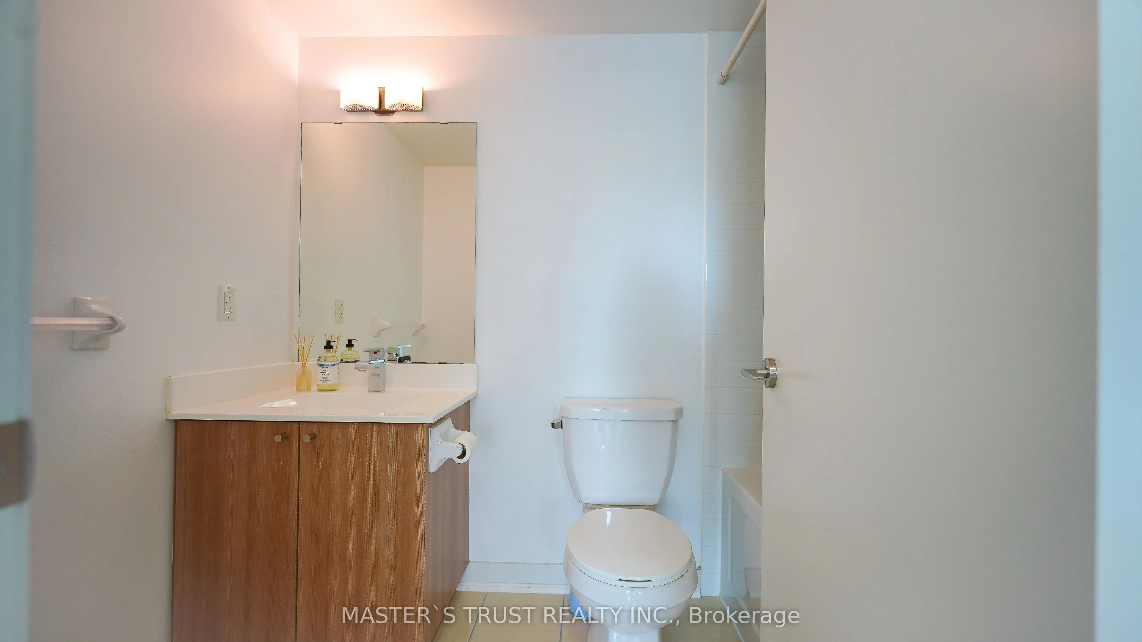 5740 Yonge Street, #501