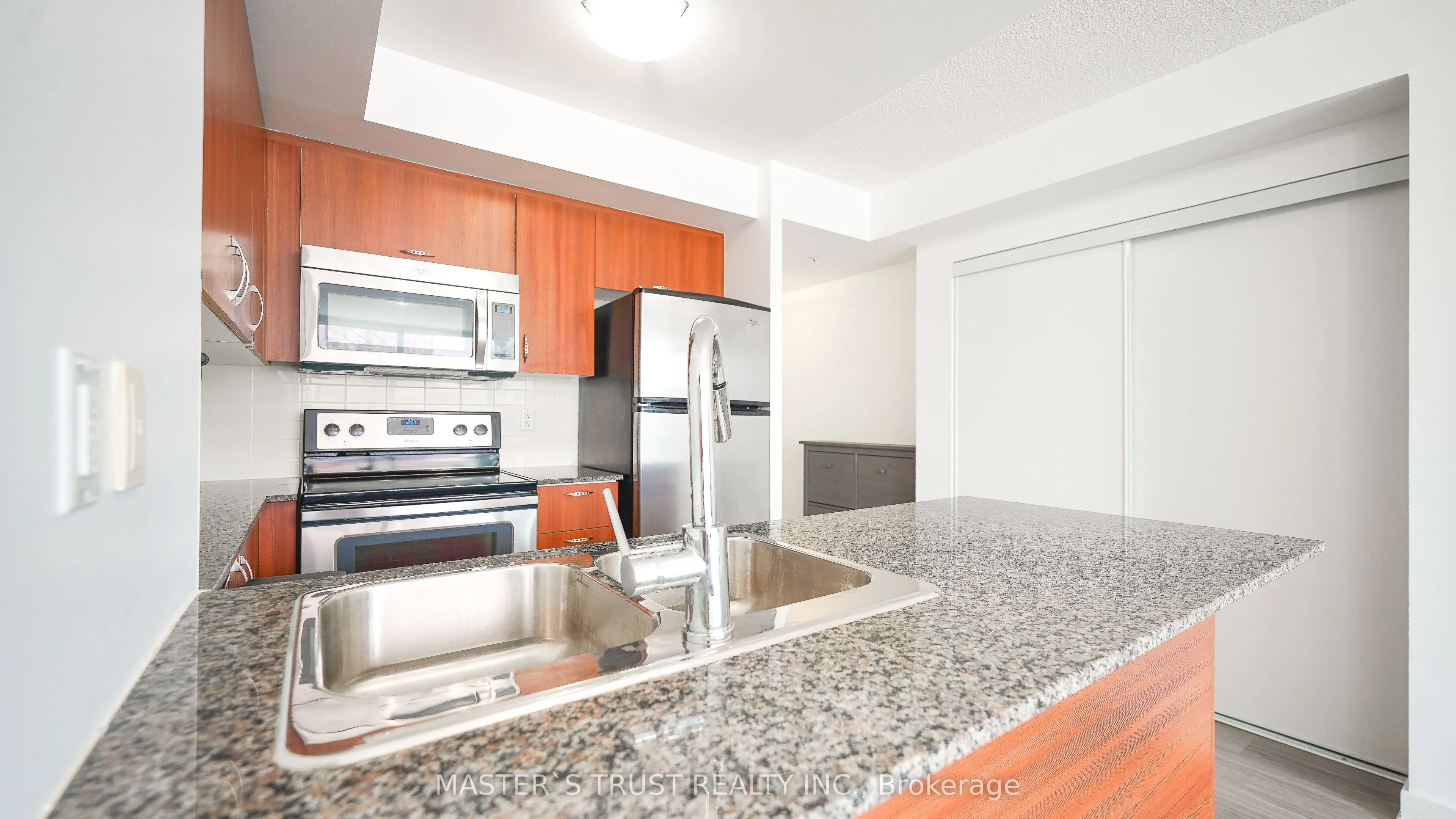 5740 Yonge Street, #501
