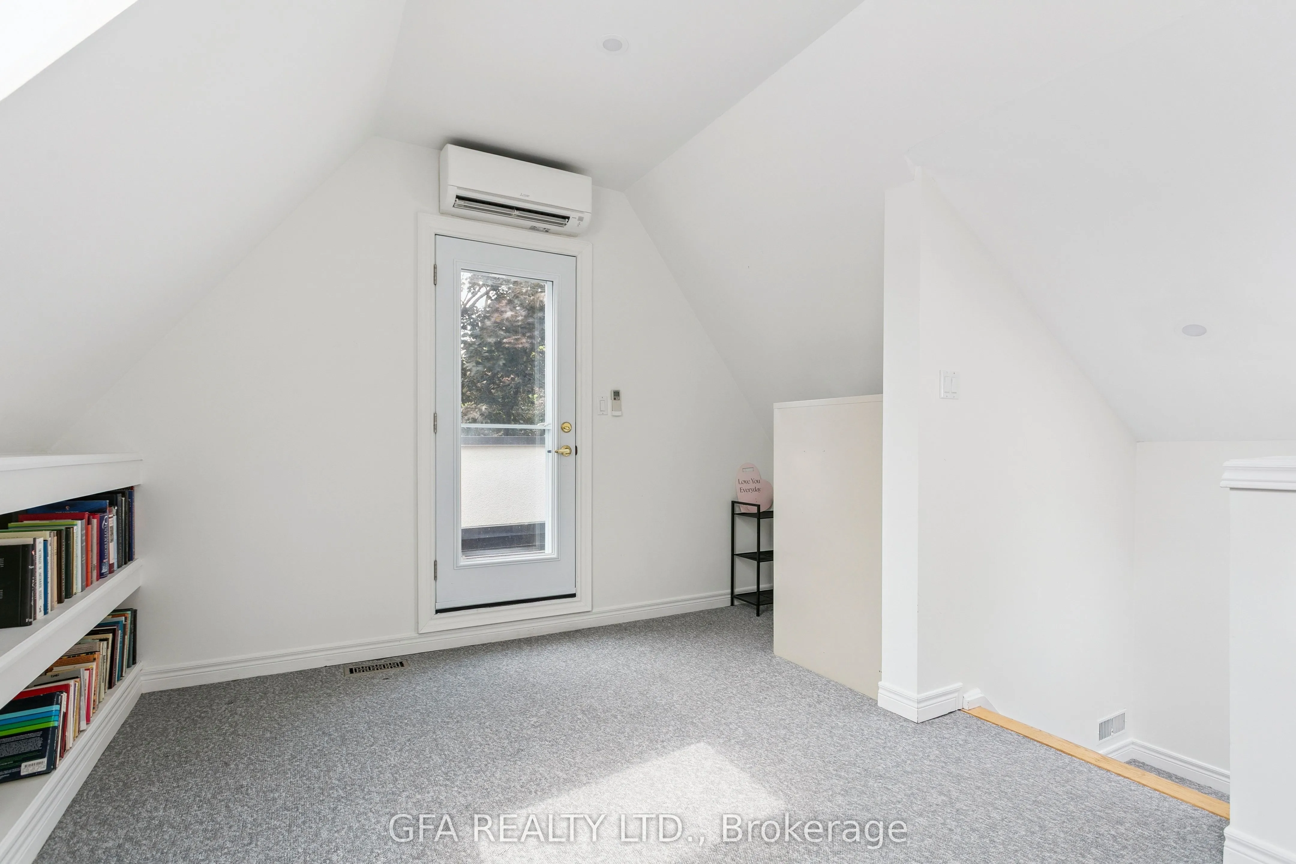 423 Manor Road E
