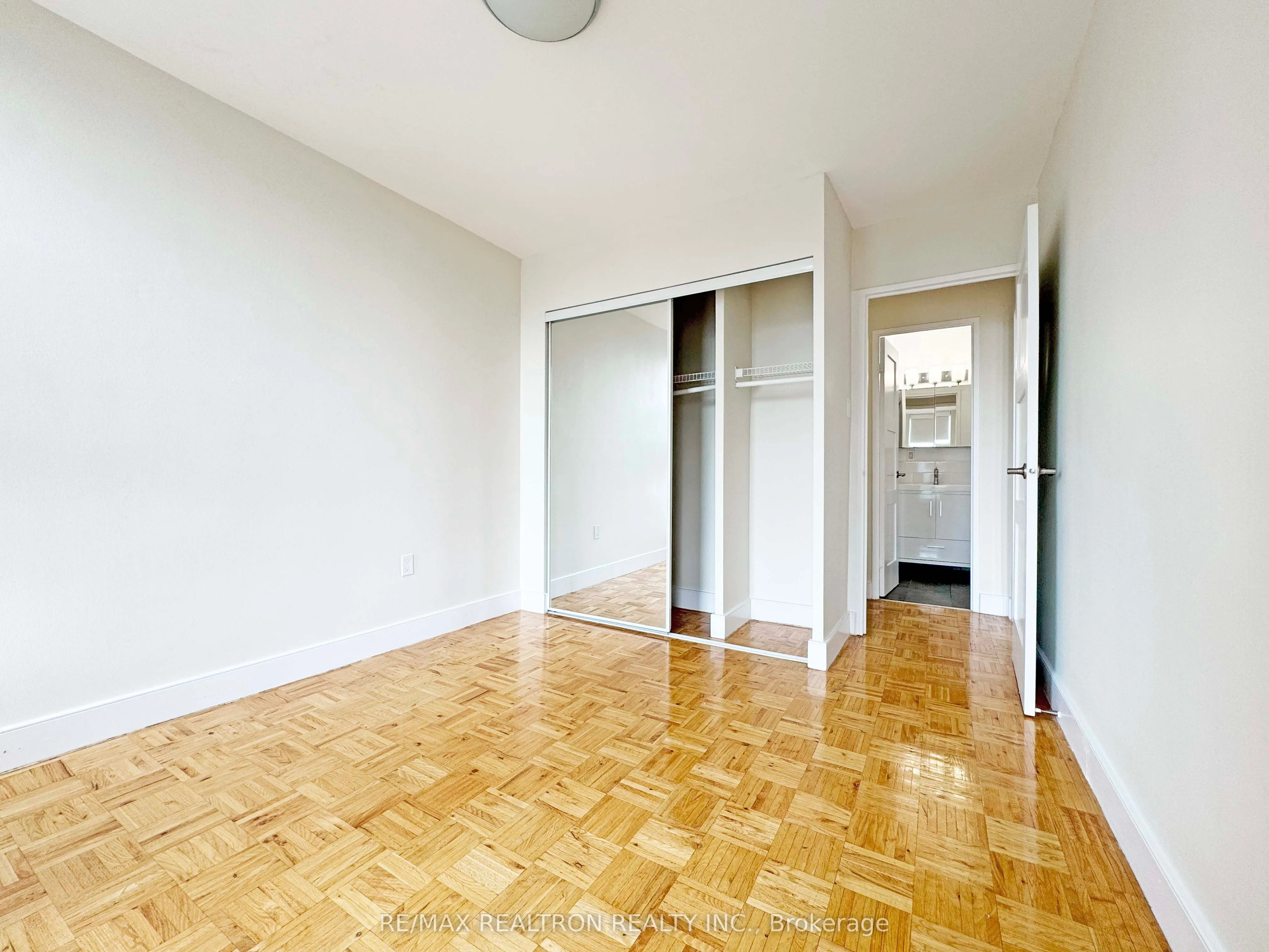 666 Spadina Avenue, #2104