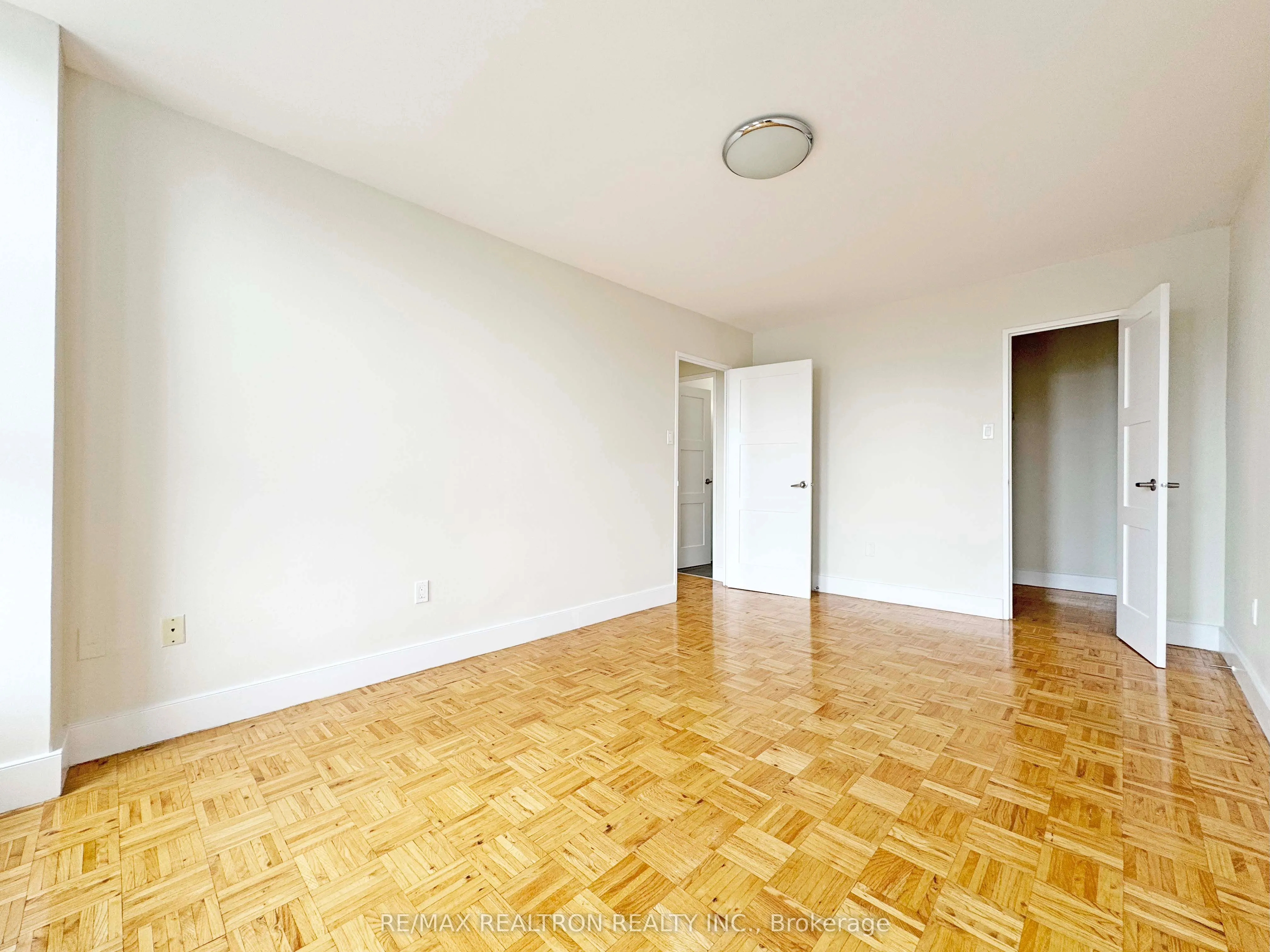 666 Spadina Avenue, #2104