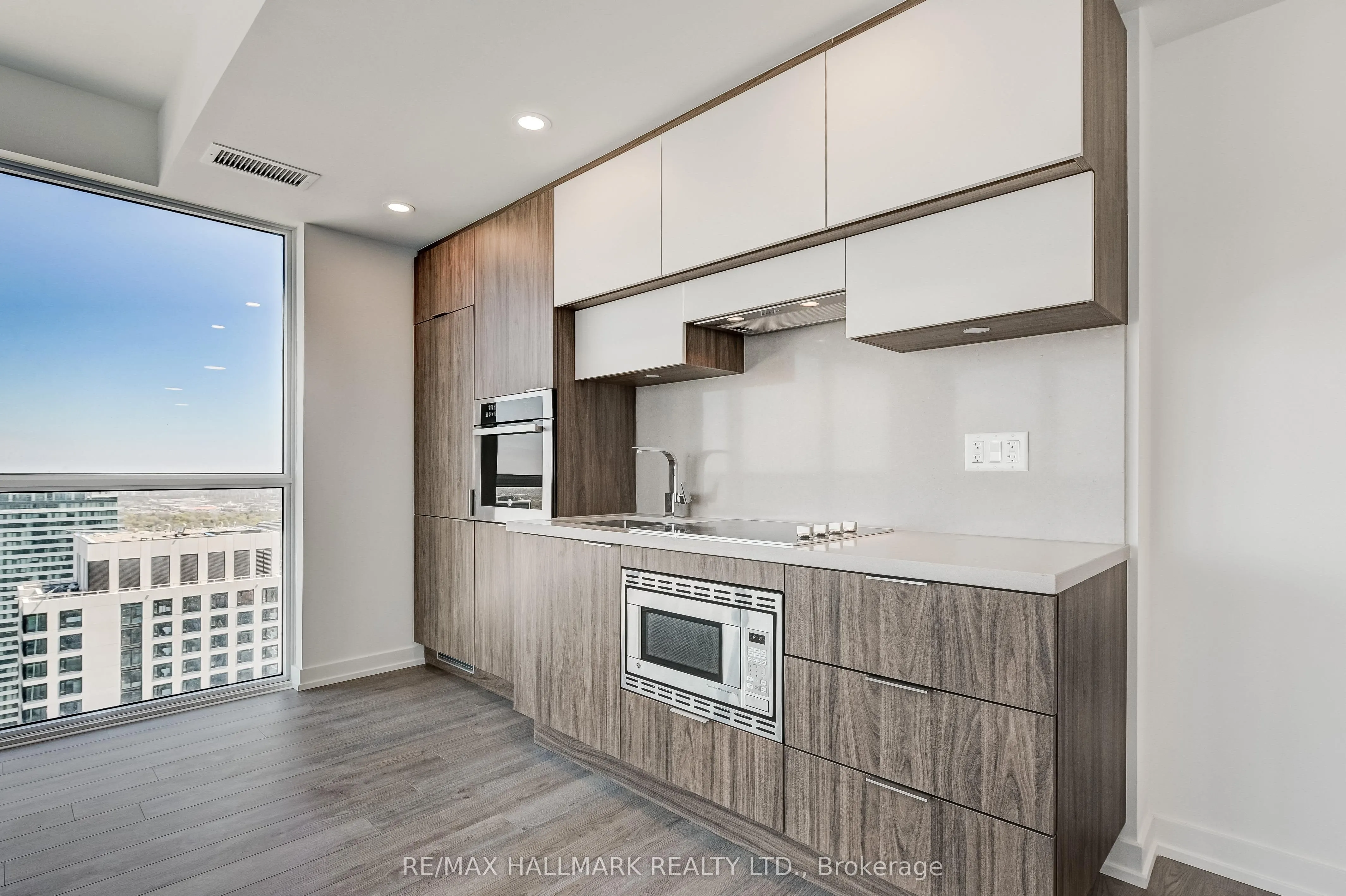 39 Roehampton Avenue, #4209