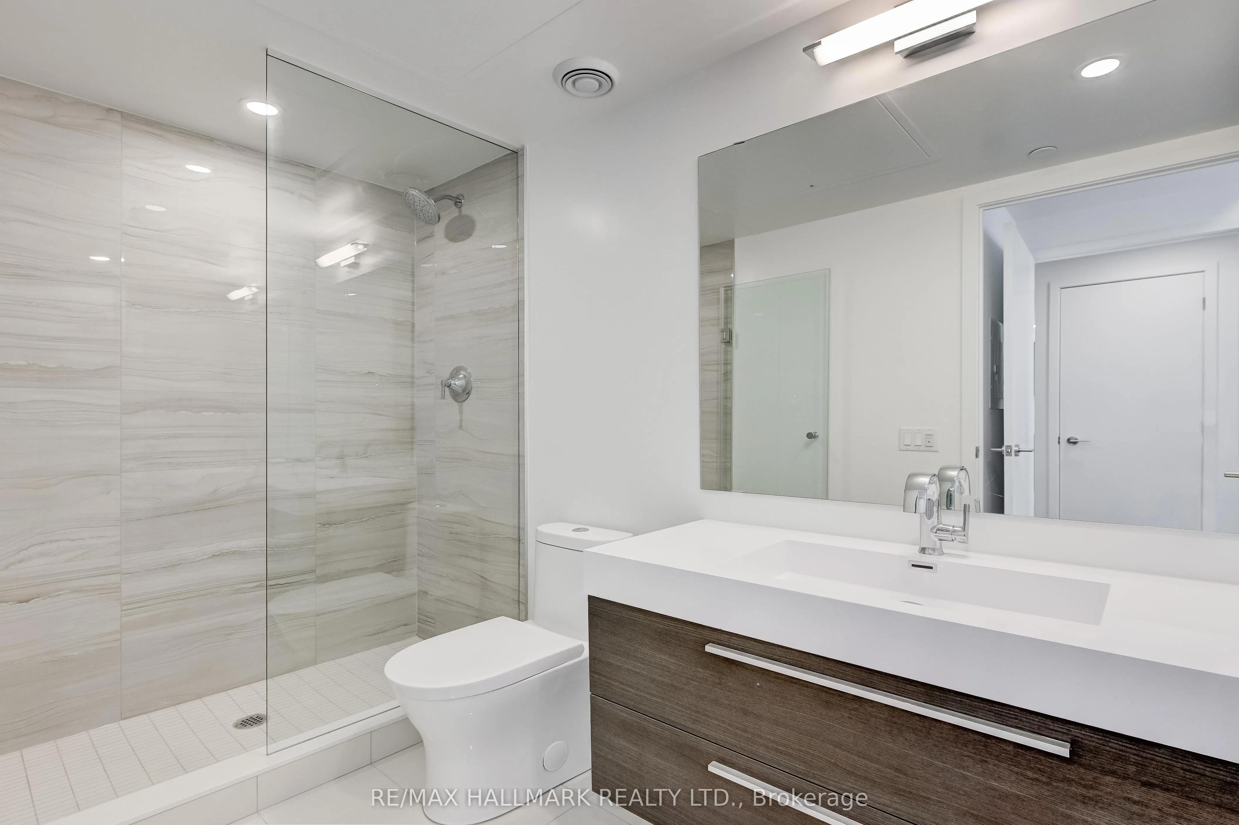 39 Roehampton Avenue, #4209