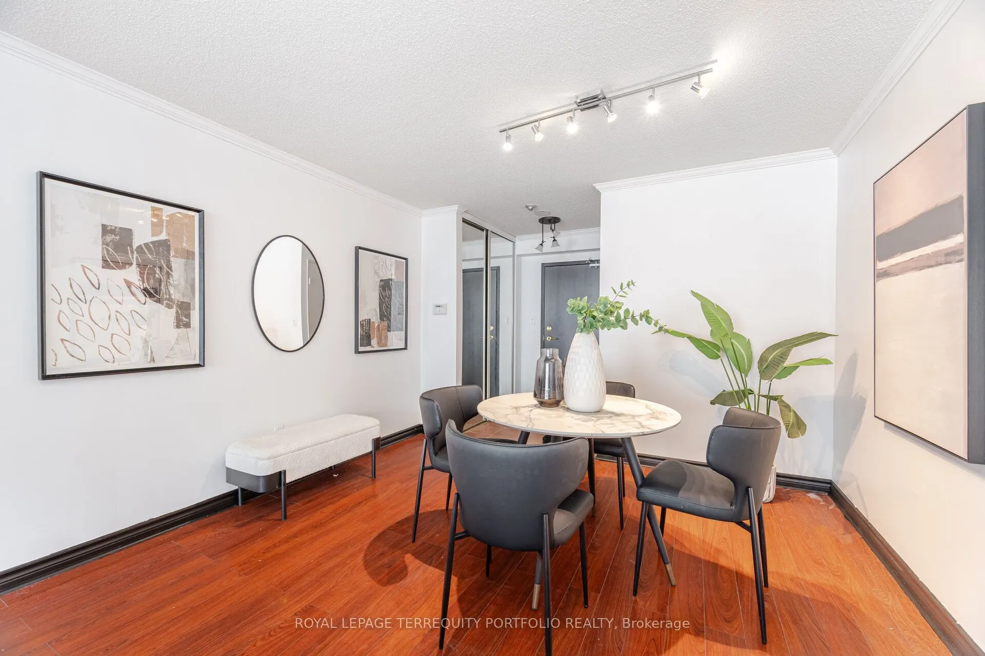 30 Holly Street, #206