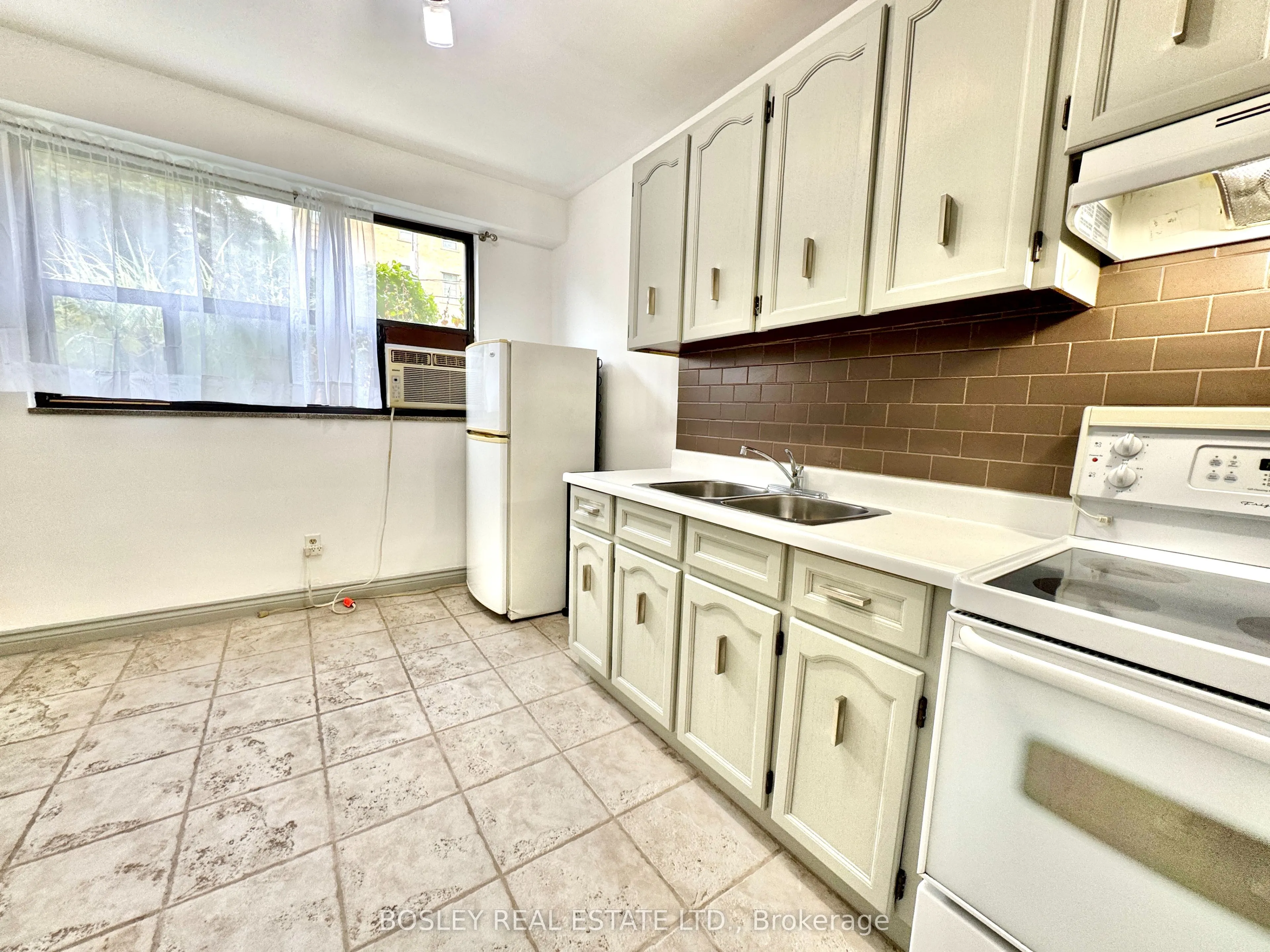 740 Eglinton Avenue W, #108