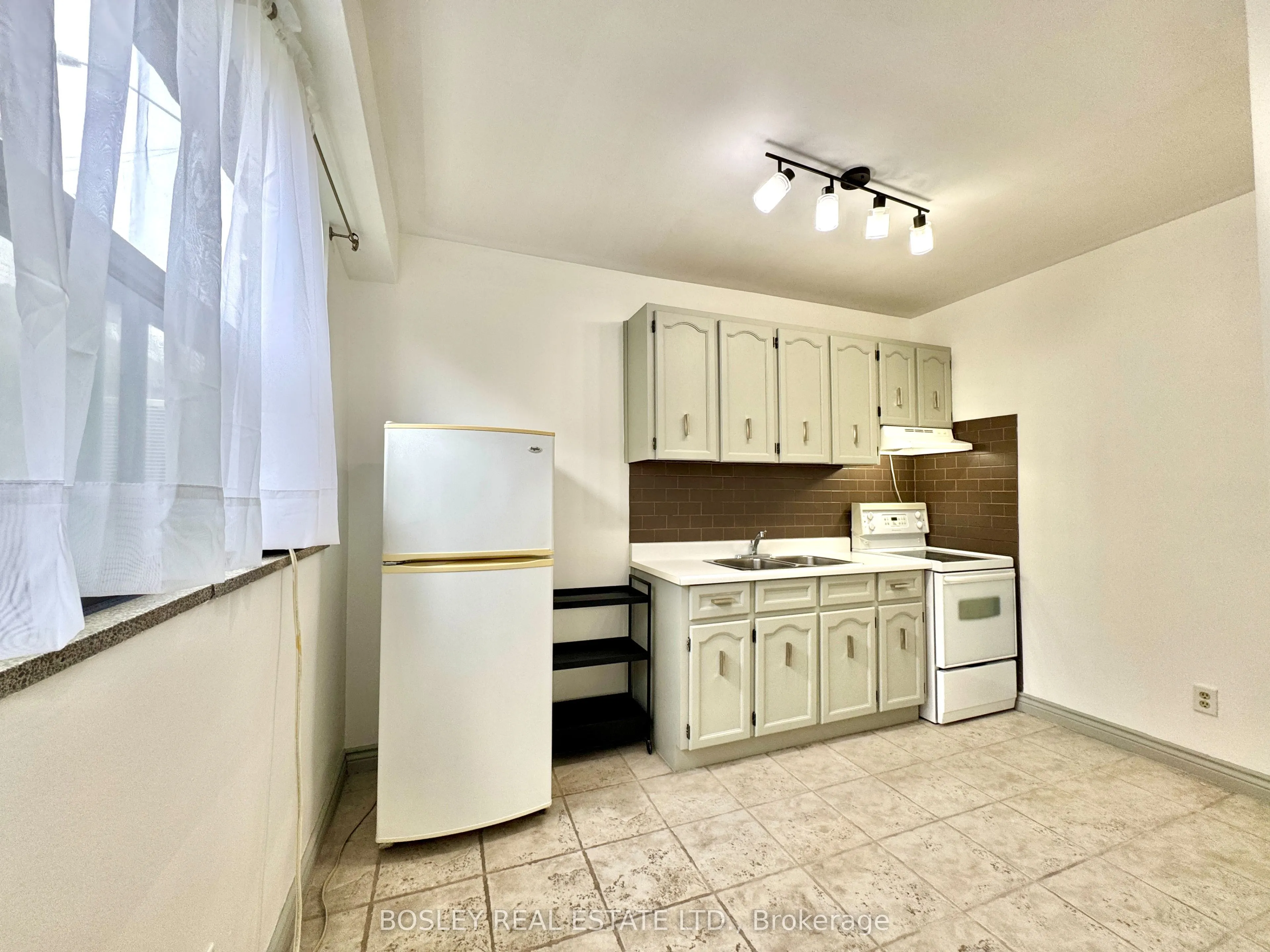 740 Eglinton Avenue W, #108
