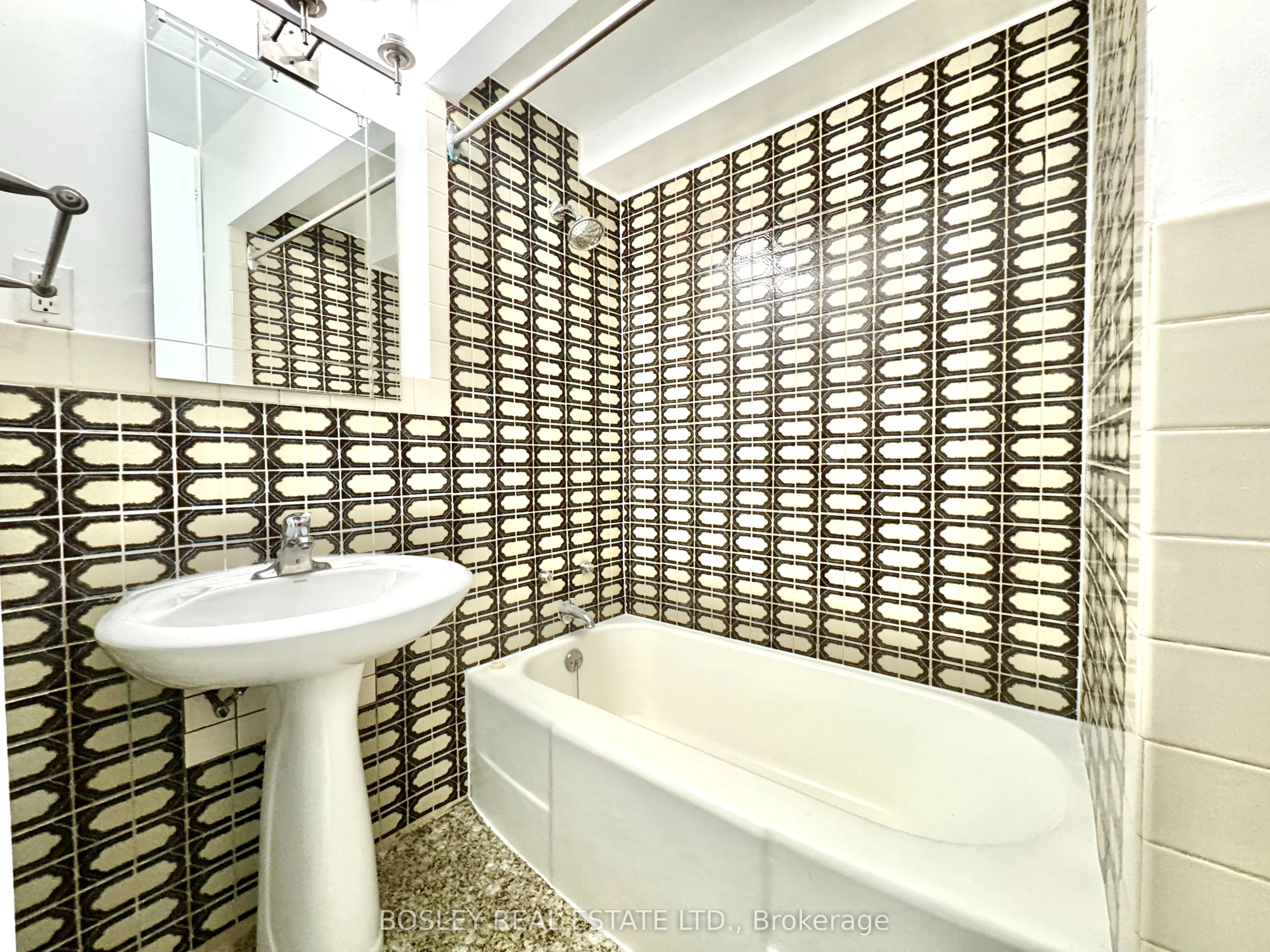 740 Eglinton Avenue W, #108