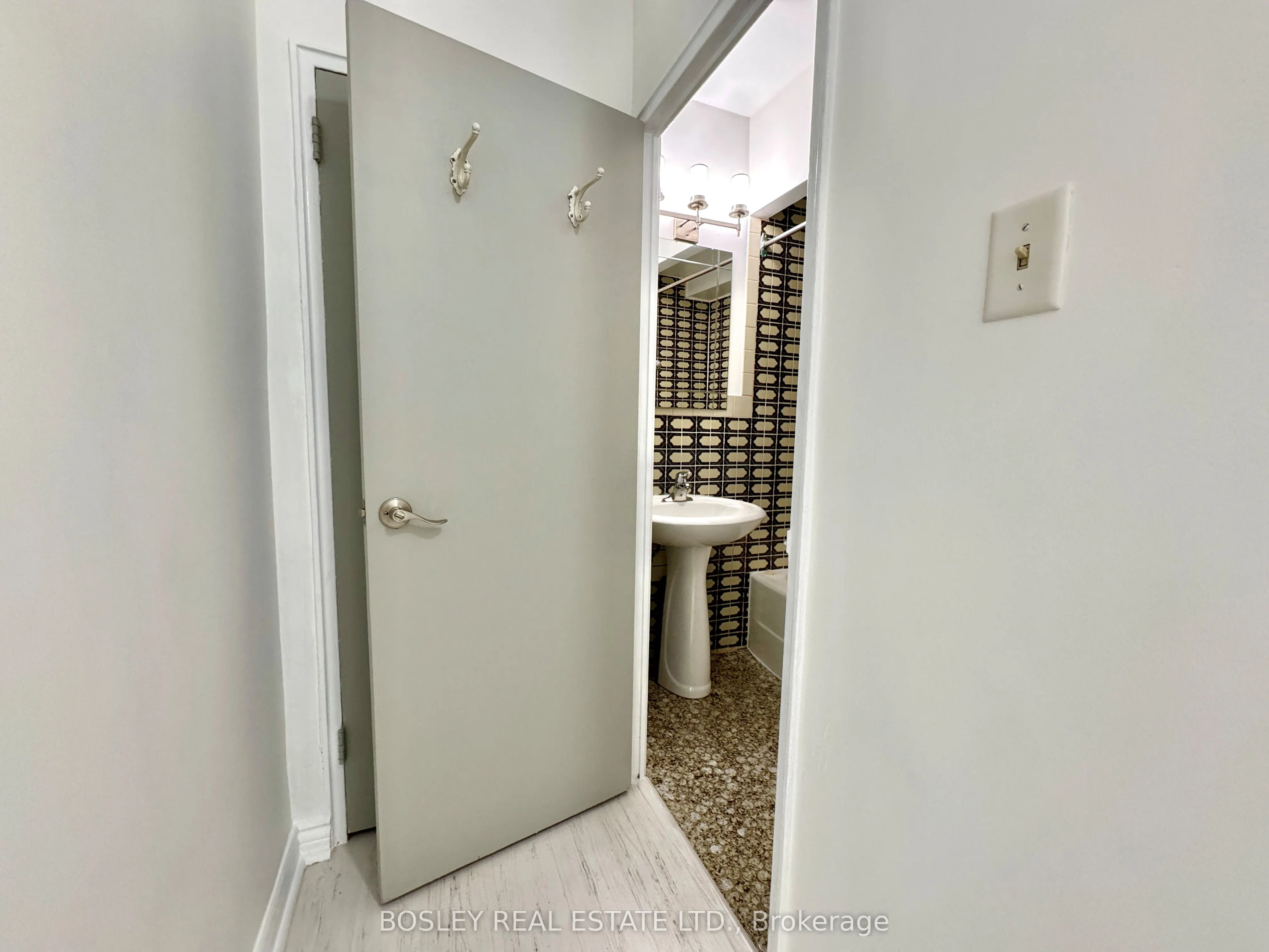 740 Eglinton Avenue W, #108