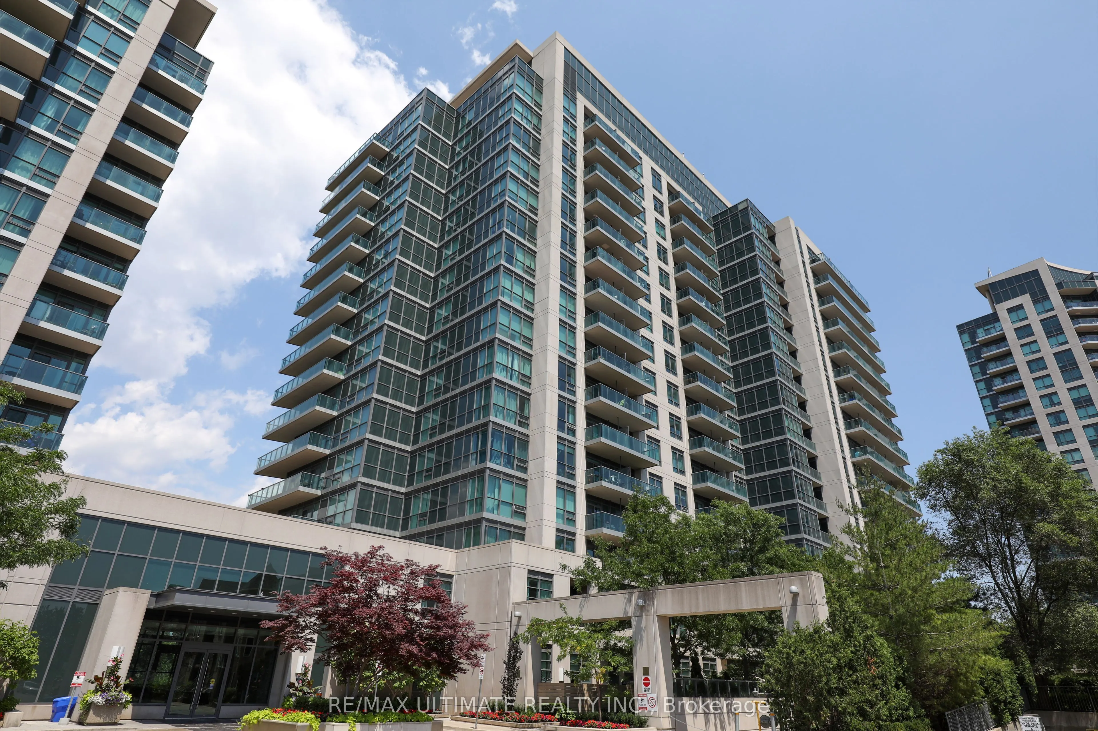 35 Brian Peck Crescent, #807