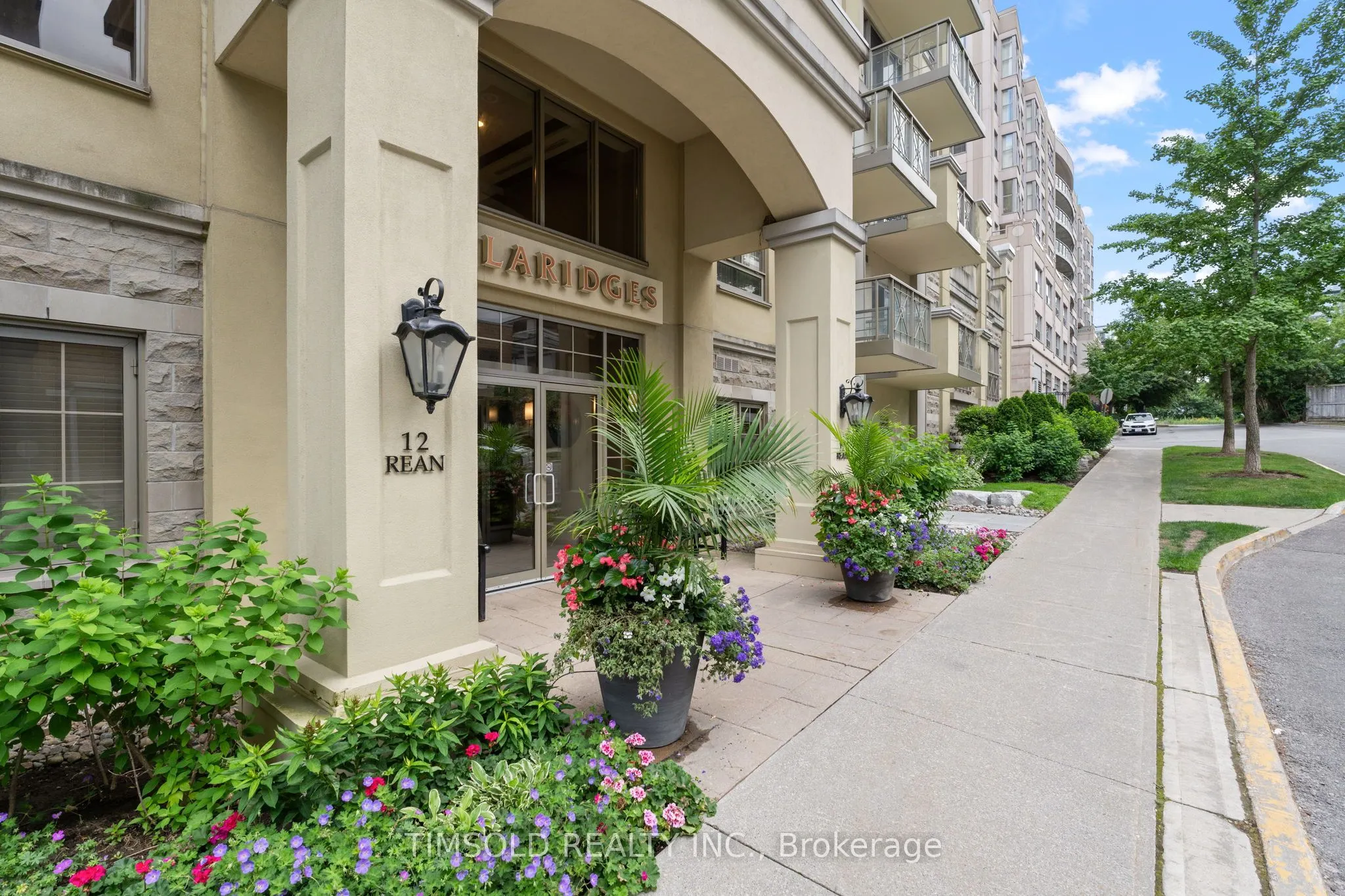 12 Rean Drive, #811