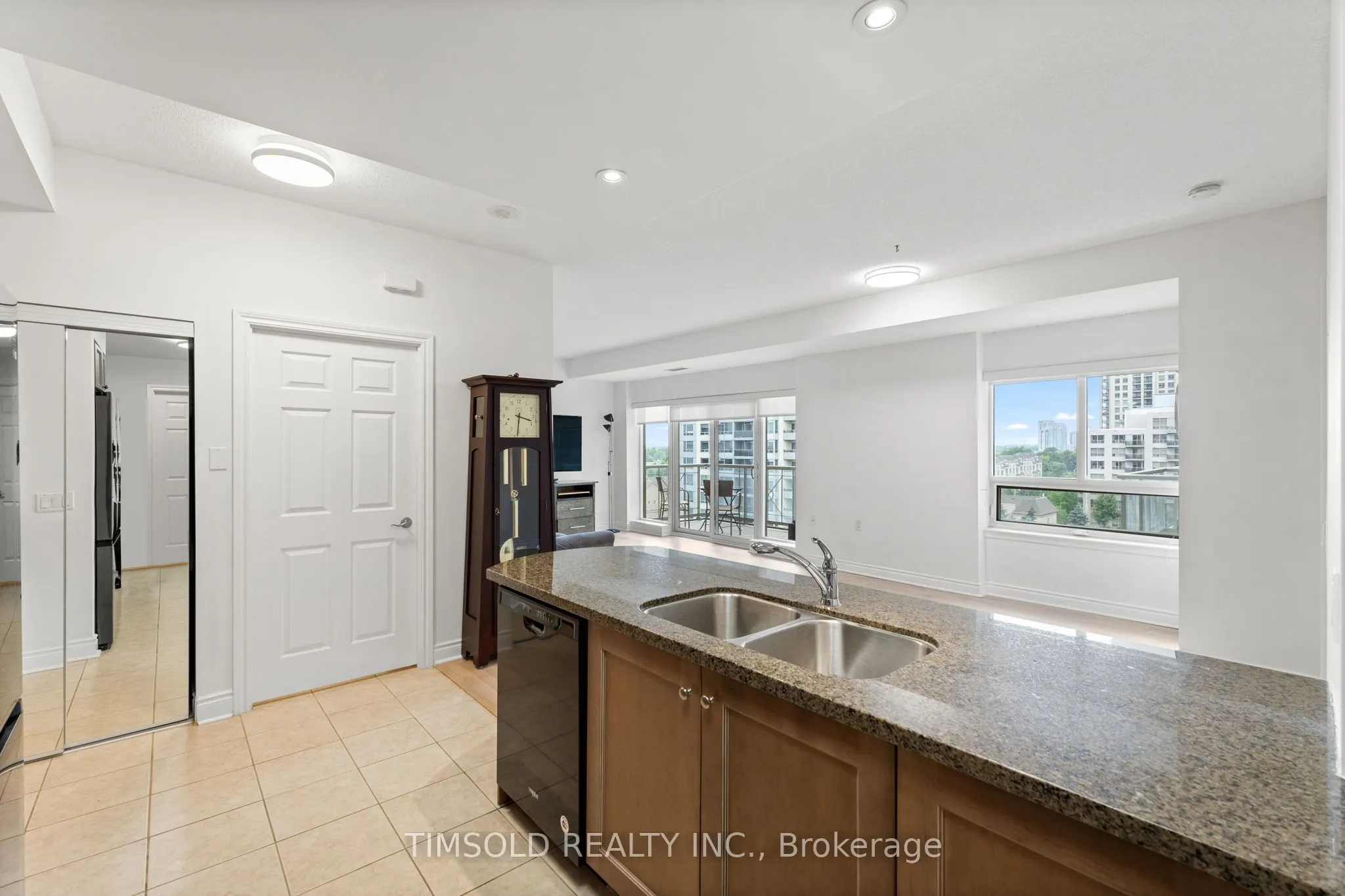 12 Rean Drive, #811