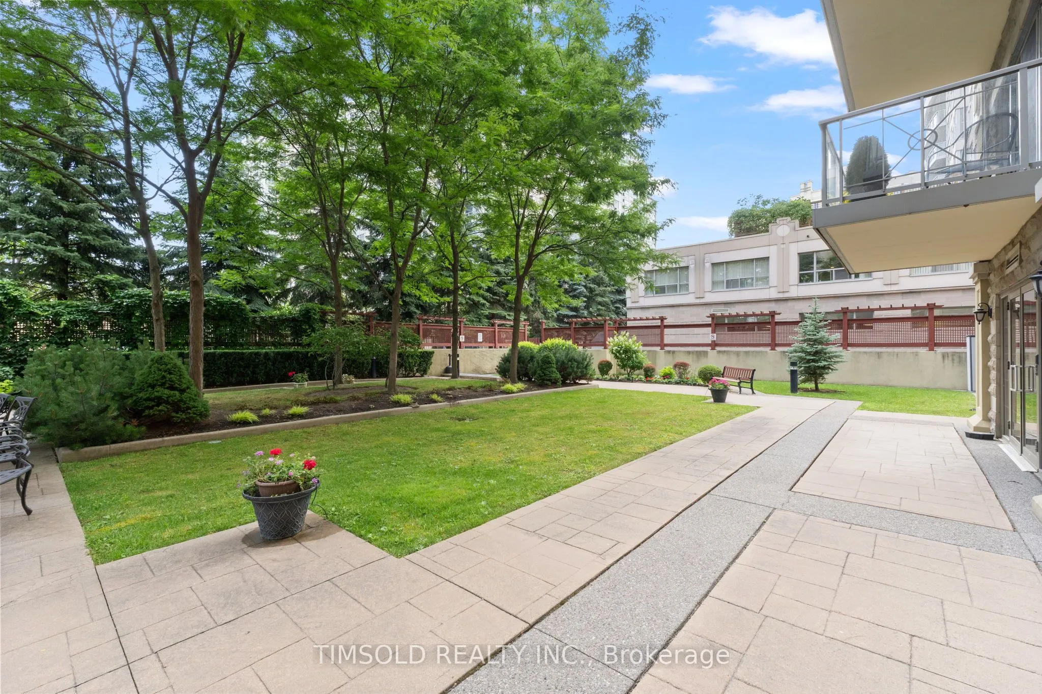 12 Rean Drive, #811