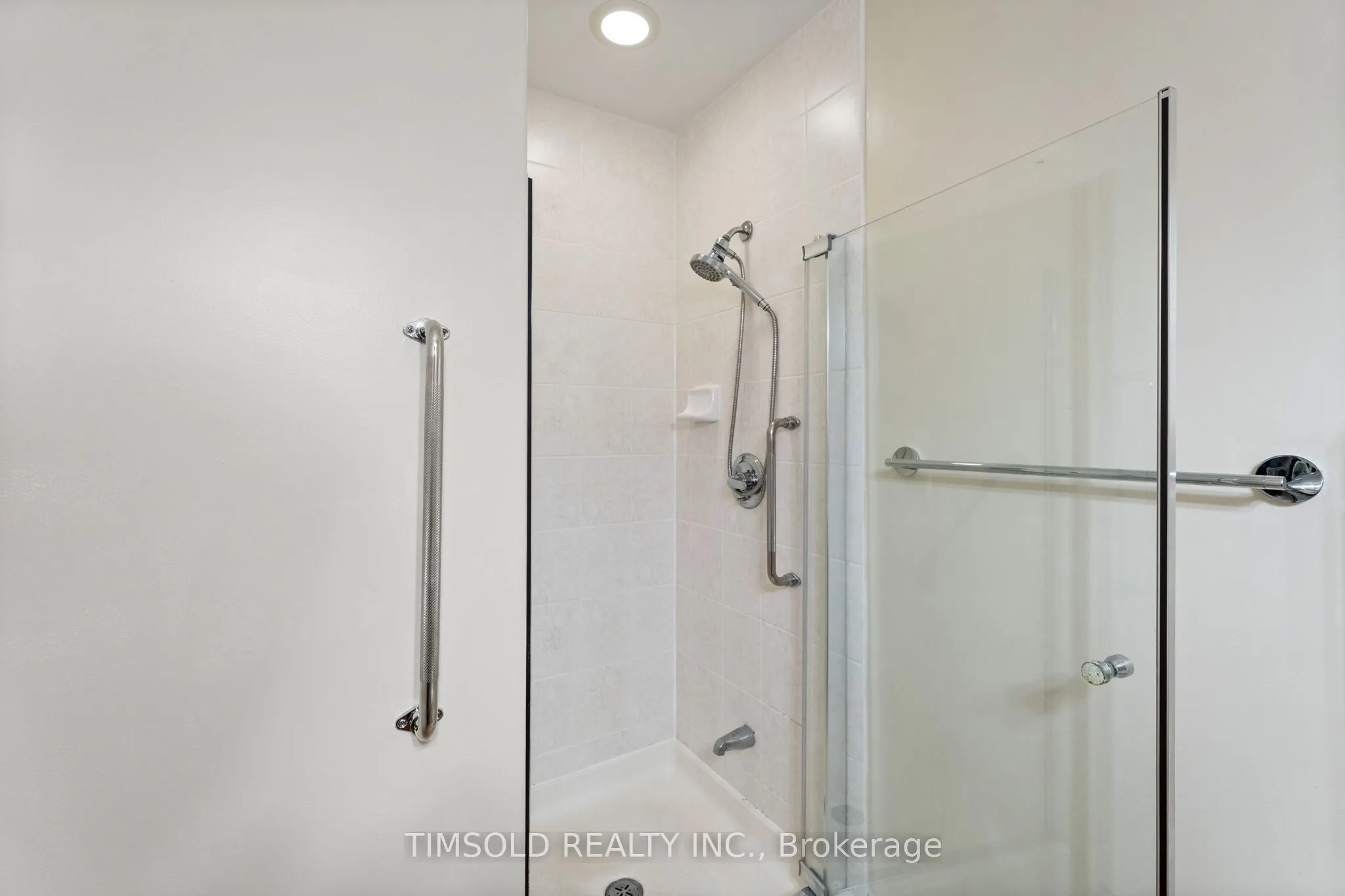 12 Rean Drive, #811