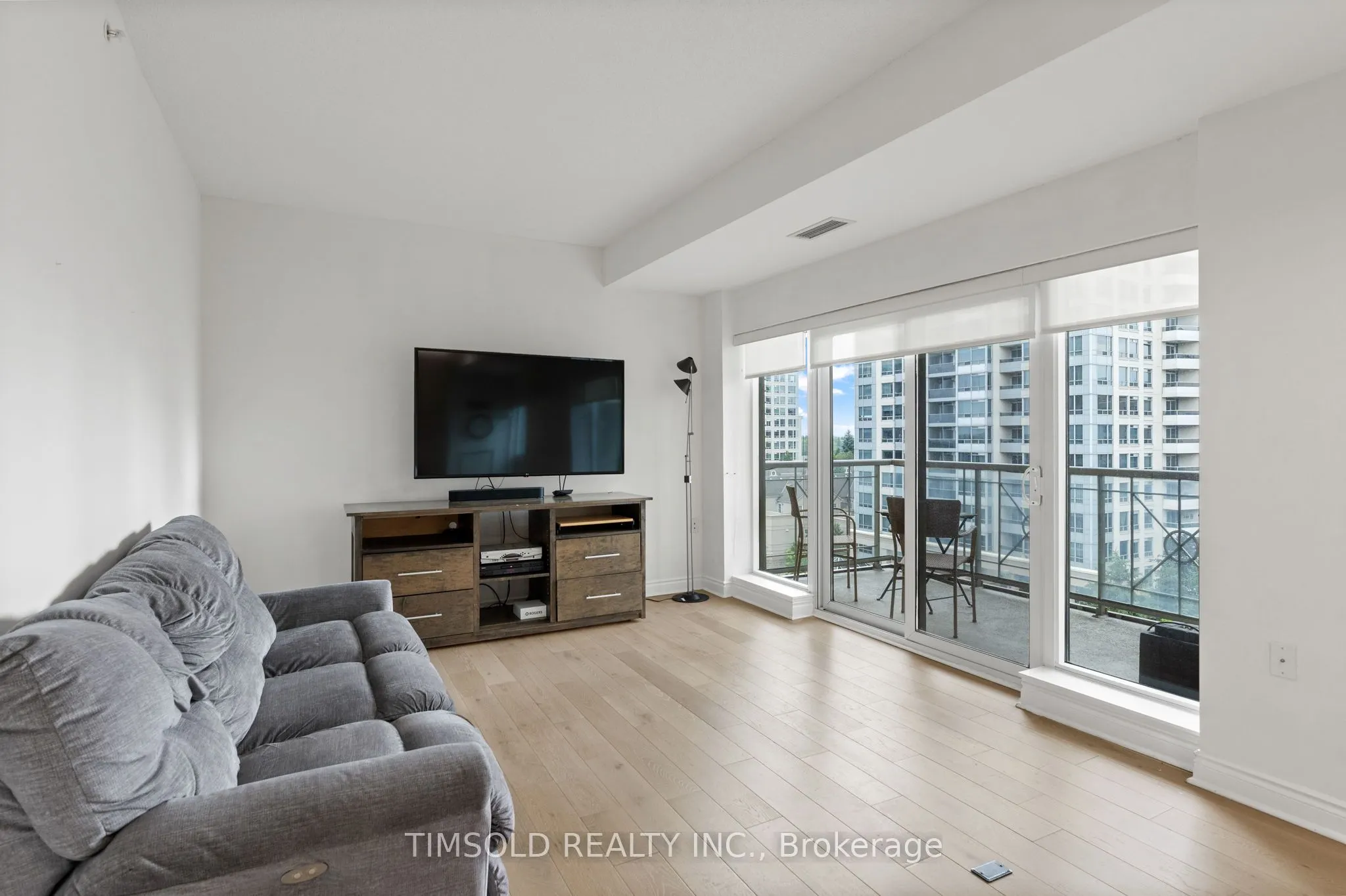 12 Rean Drive, #811