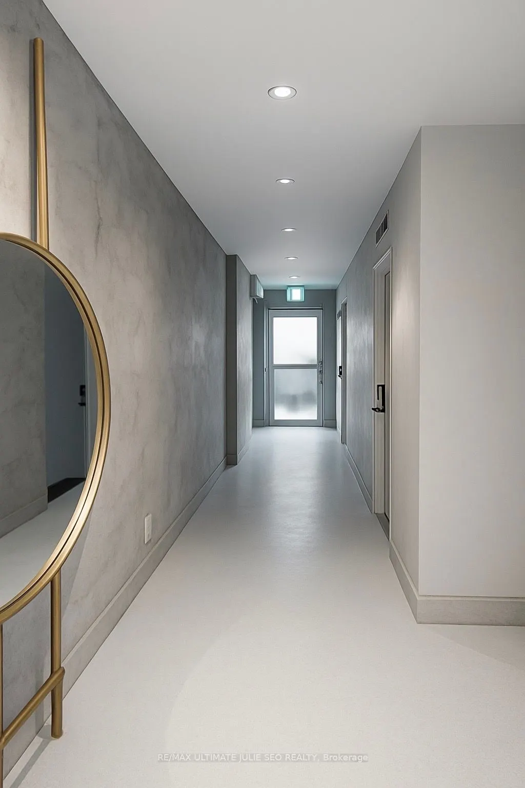 867 Dundas Street W