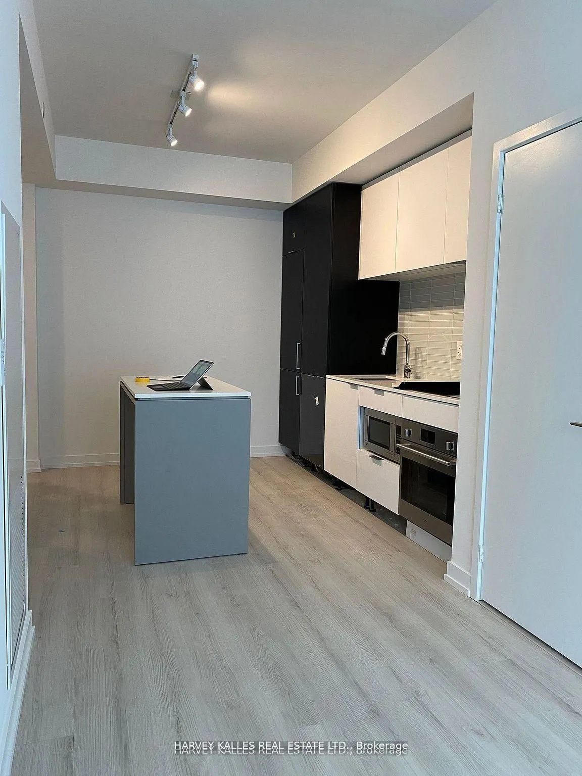 33 Helendale Avenue, #2409