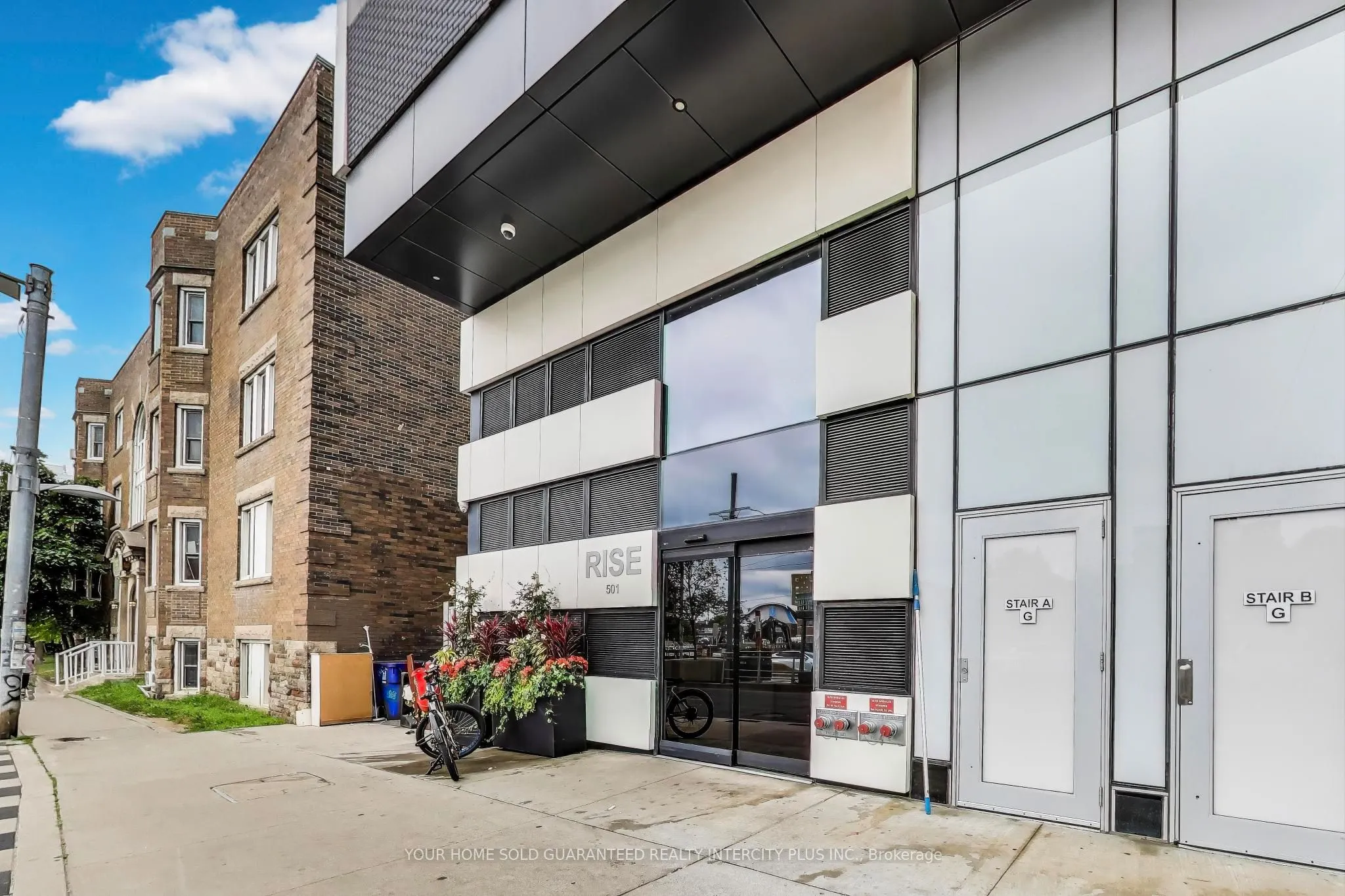 501 St. Clair Avenue W, #325