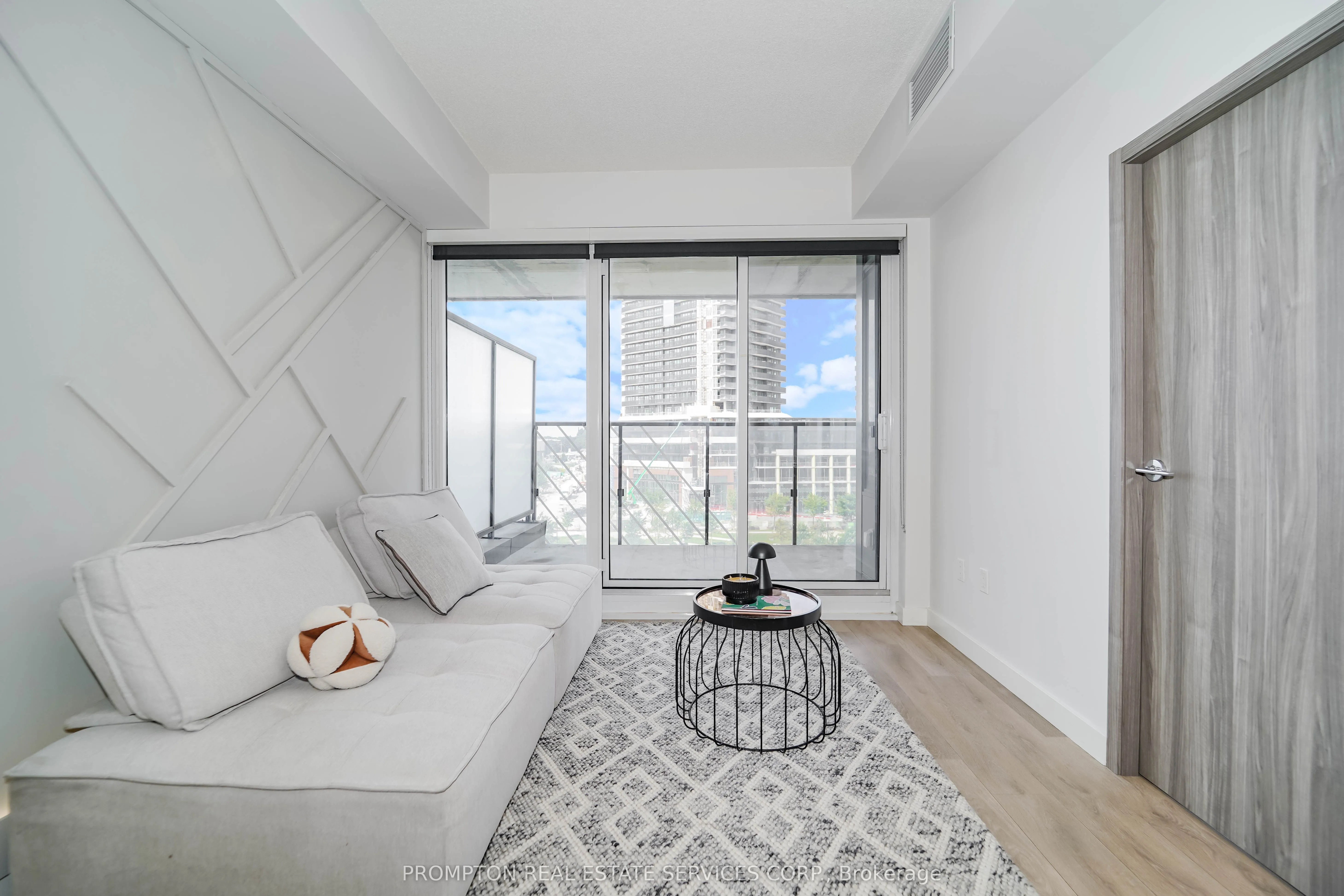 85 McMahon Drive, #711