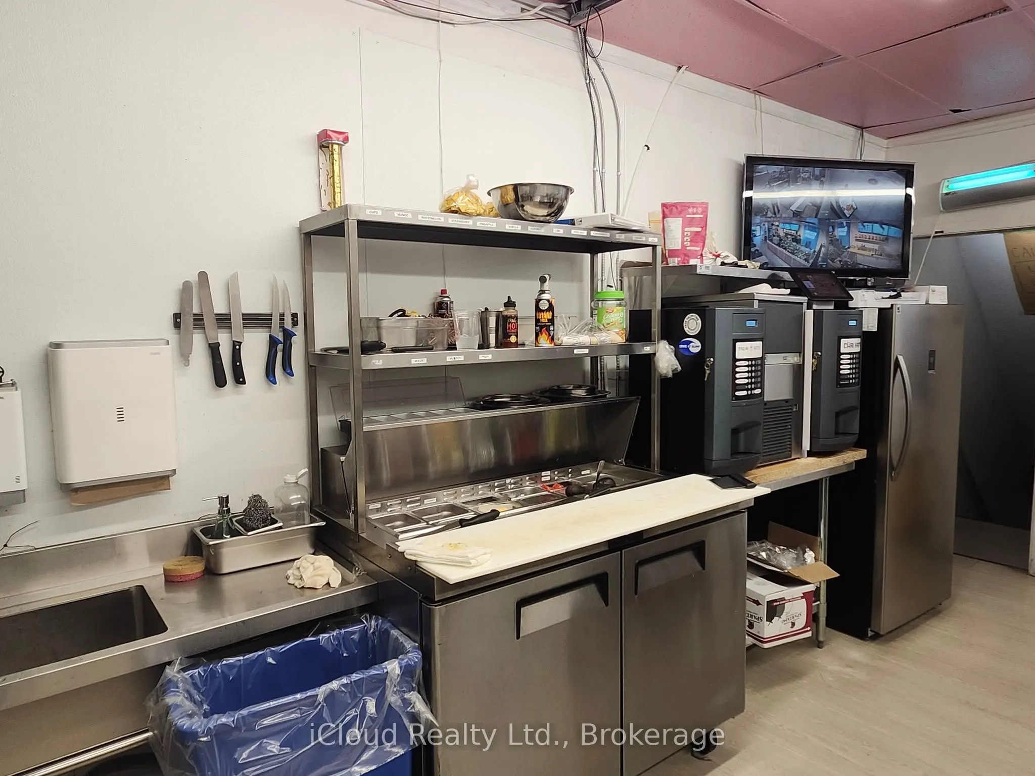 993 Bloor Street W