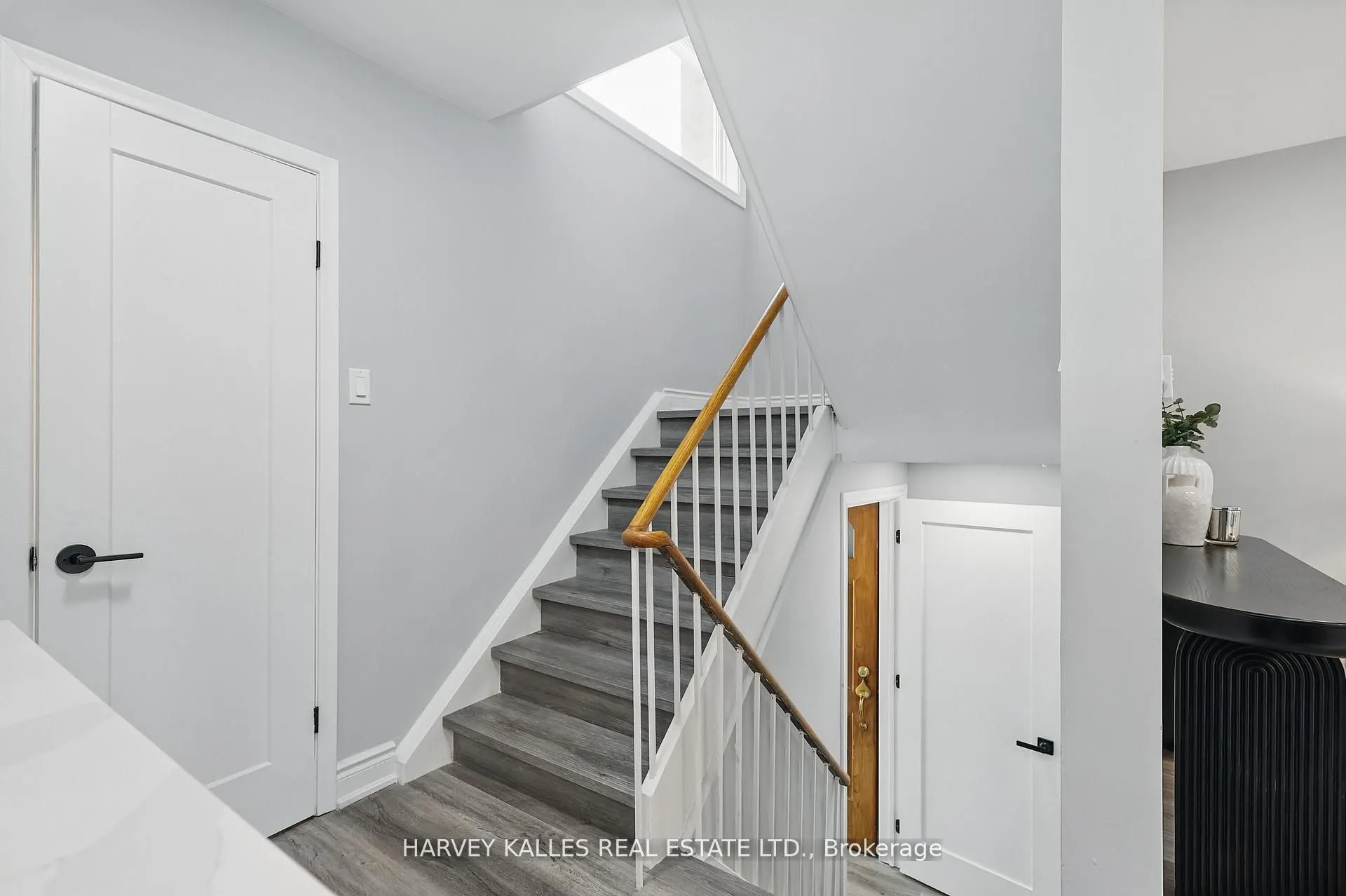 1 Vanity Court, #Upper