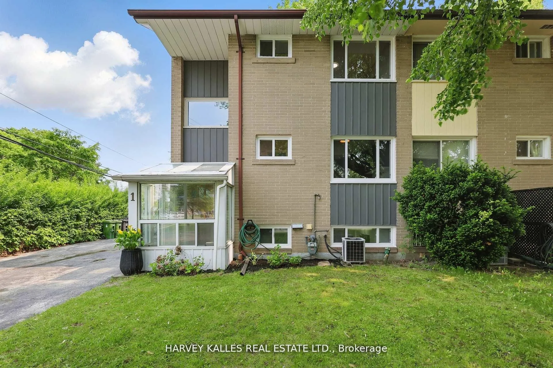 1 Vanity Court, #Upper