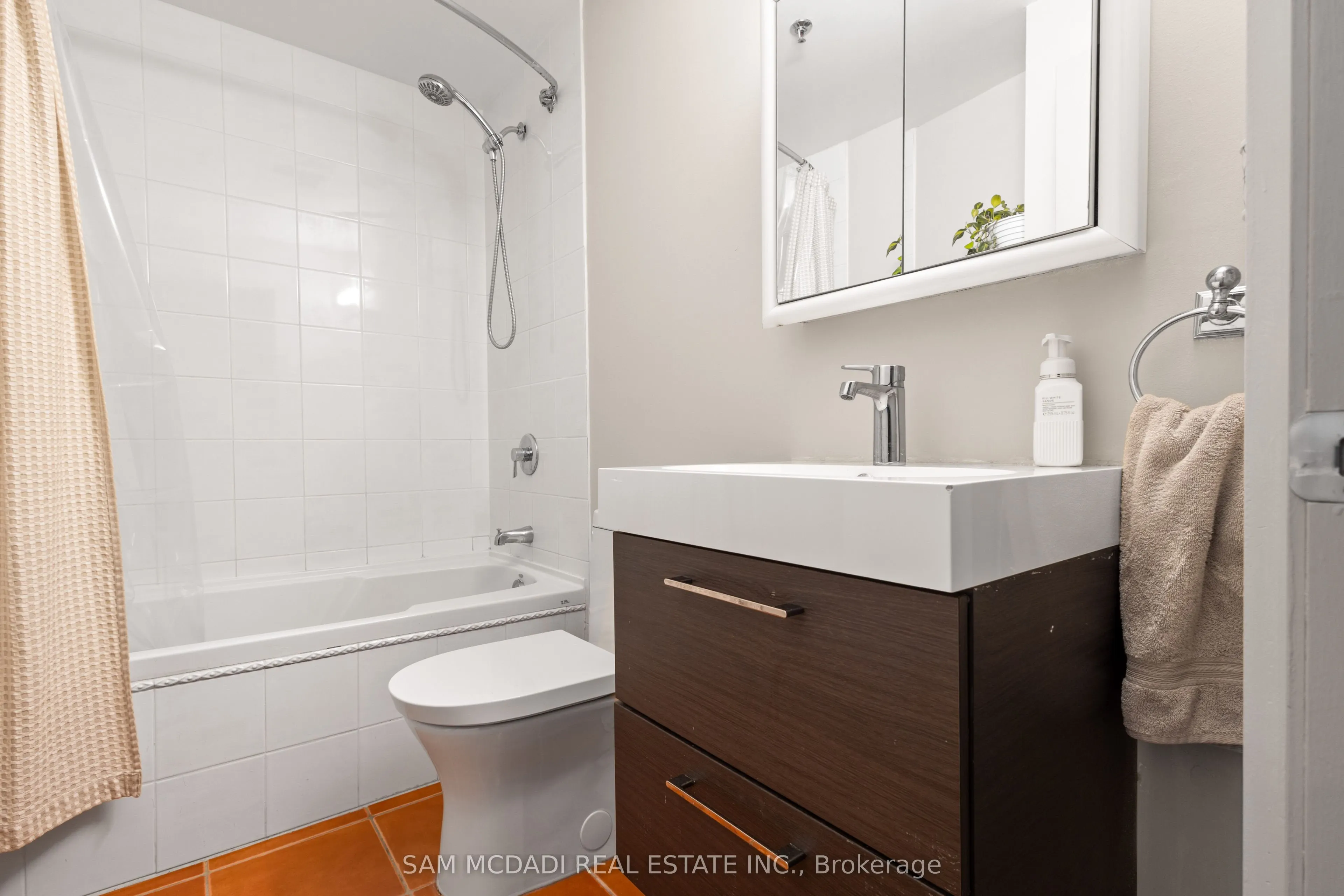 183 Dovercourt Road, #204