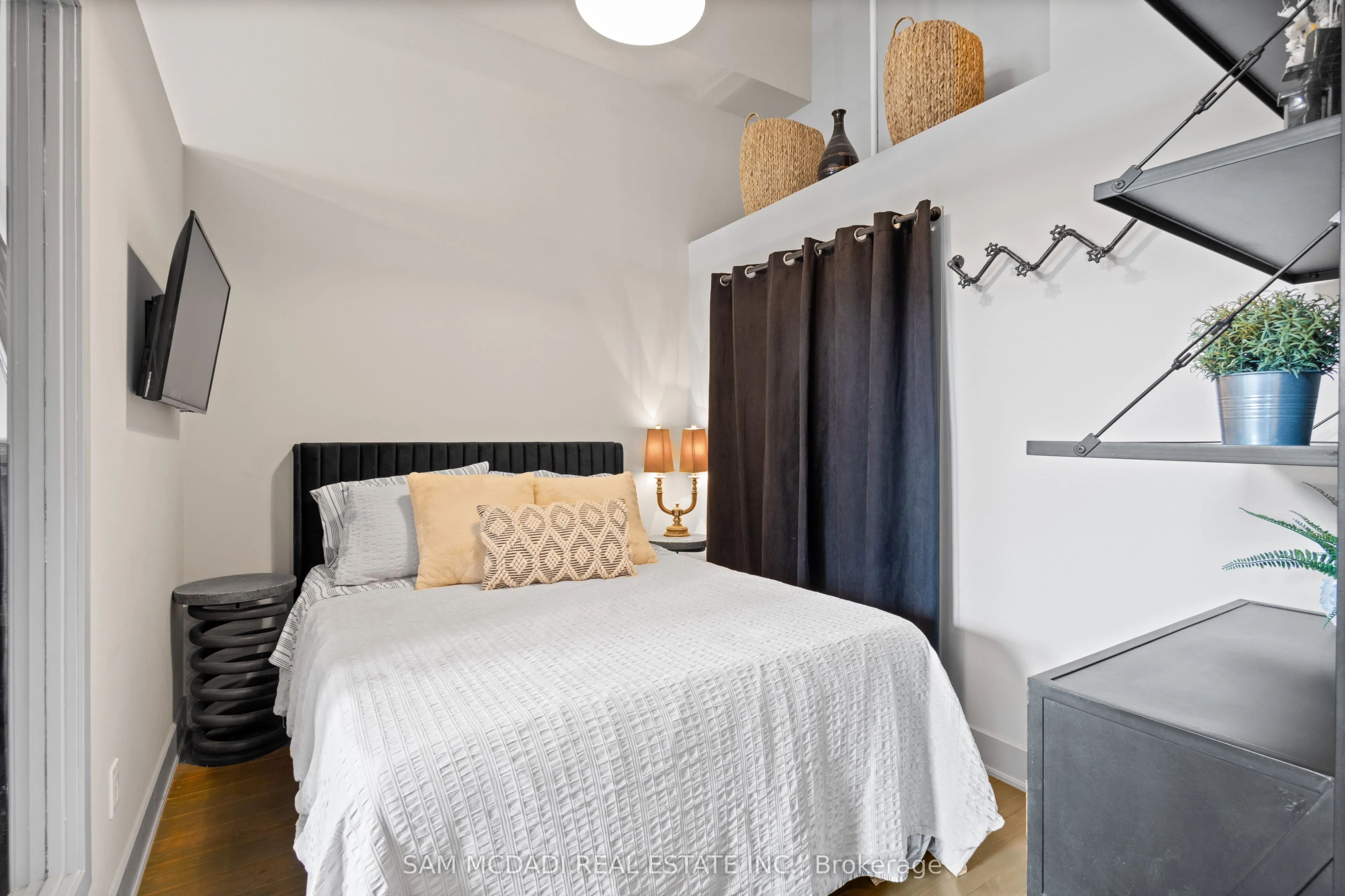 183 Dovercourt Road, #204