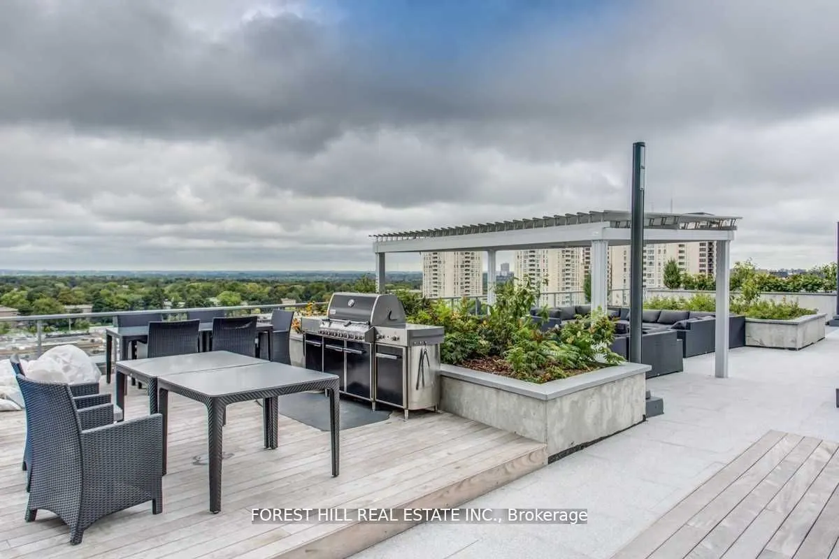 7 Kenaston Garden, #716