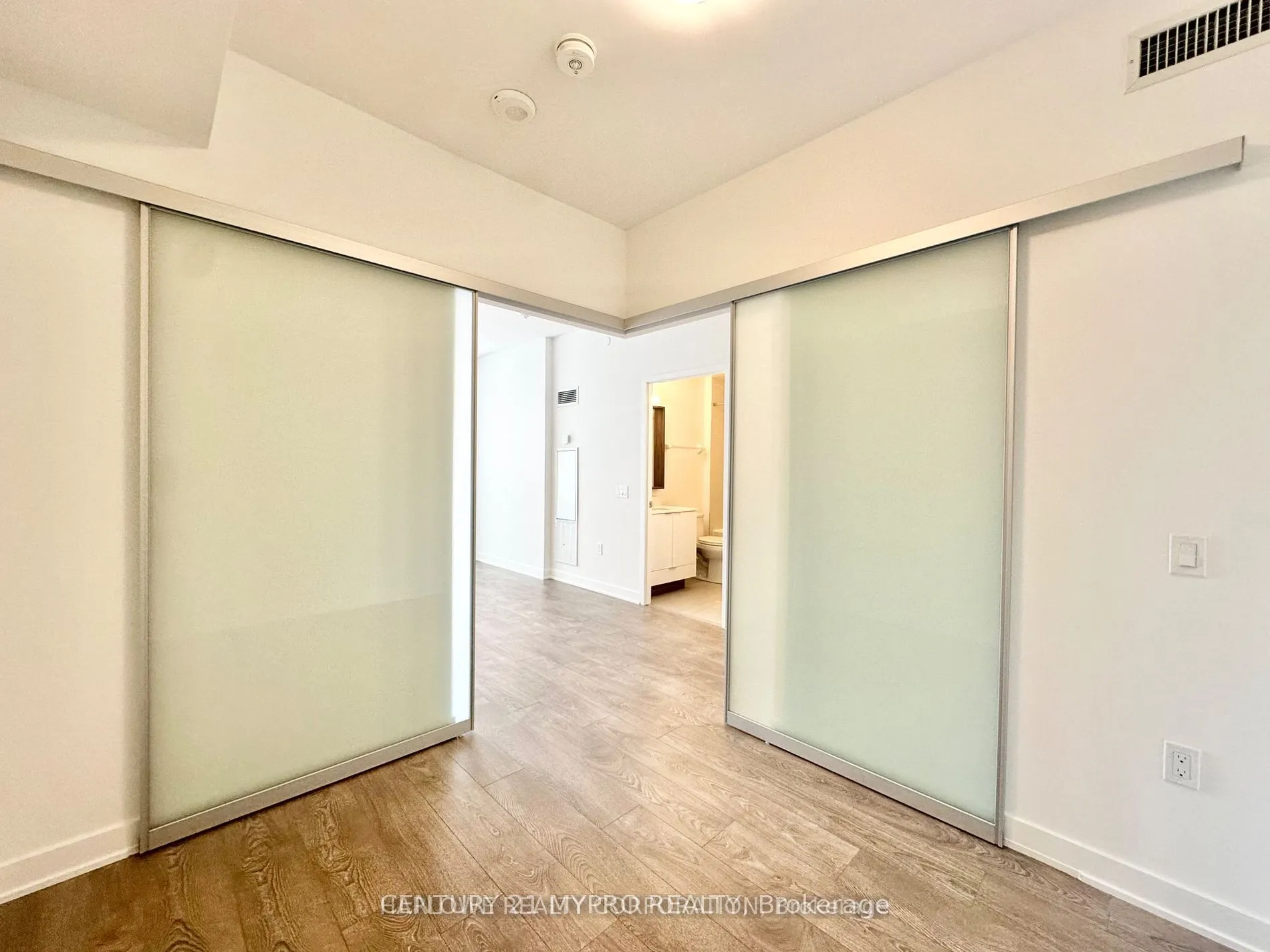 543 Richmond Street W, #1414