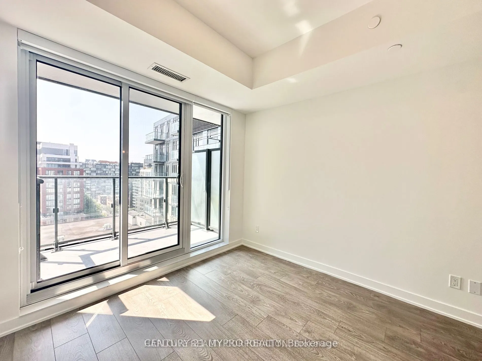 543 Richmond Street W, #1414